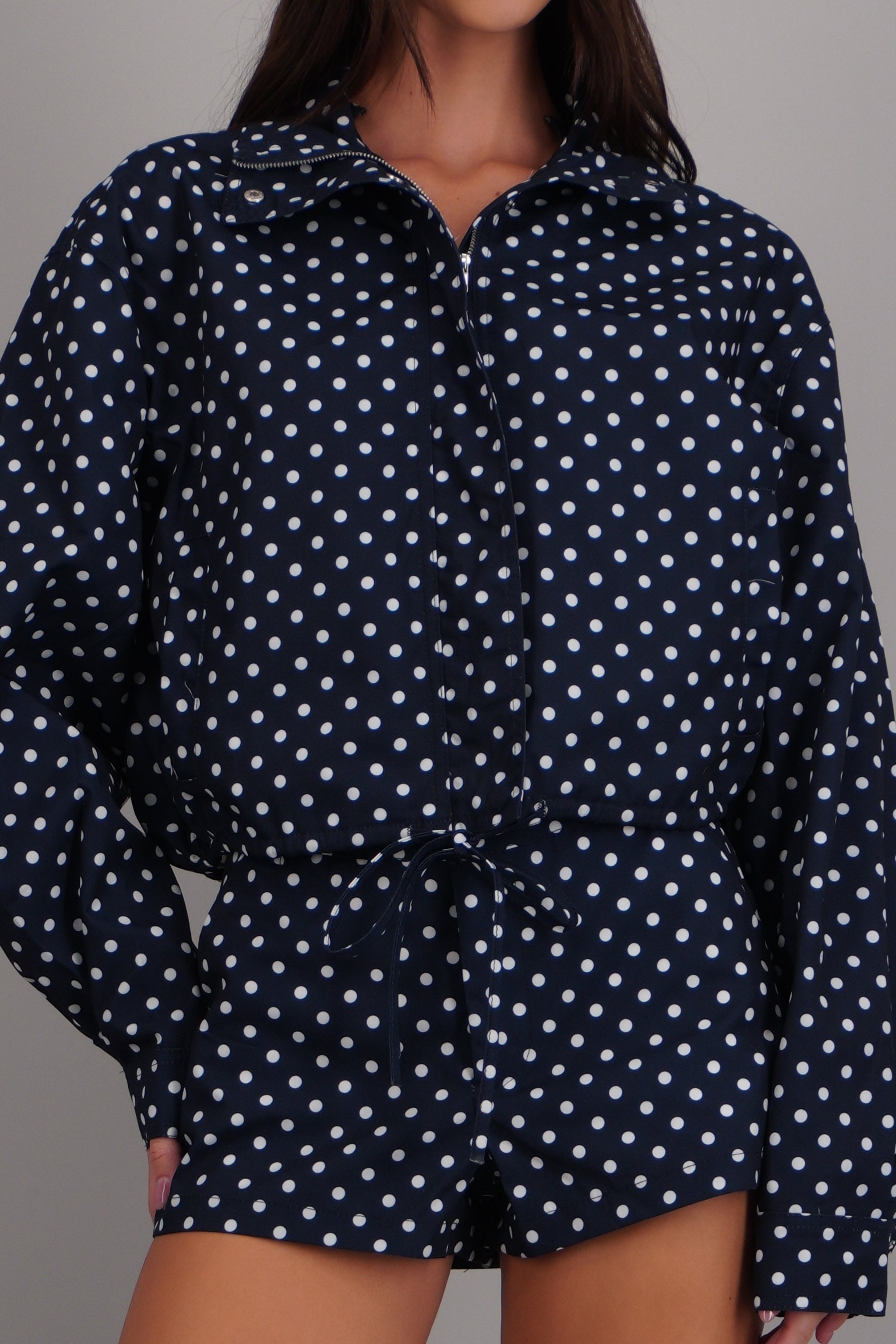 Chamarra ligera polkadots con cuello alto MARINO