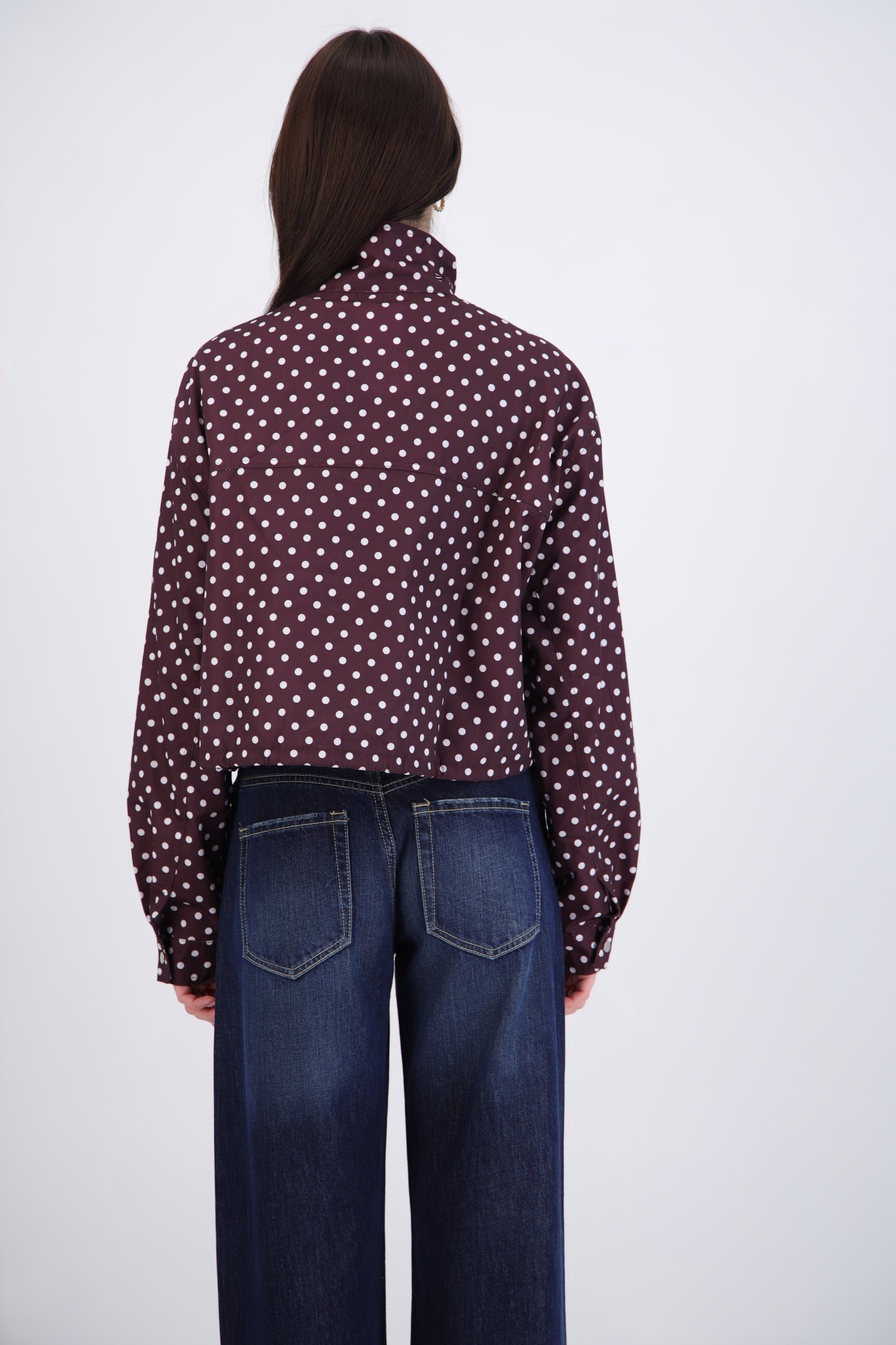 Chamarra ligera polkadots con cuello alto