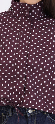 Chamarra ligera polkadots con cuello alto