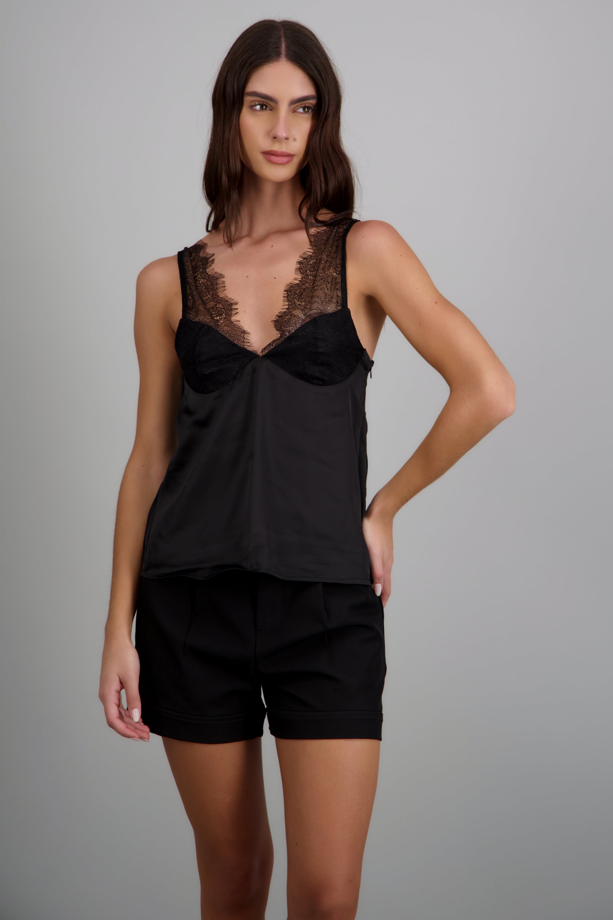 Blusa detalle encaje lisa NEGRO