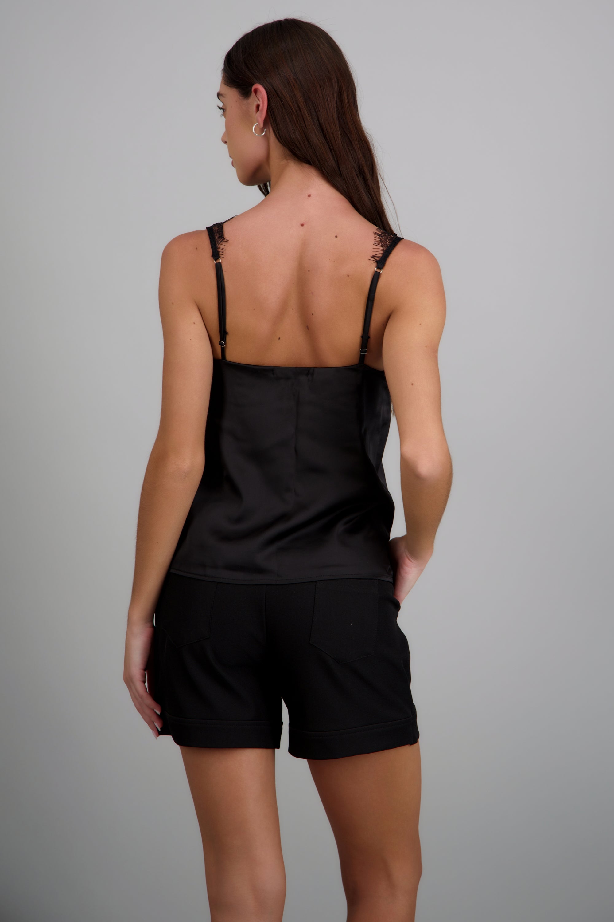 Blusa detalle encaje lisa NEGRO