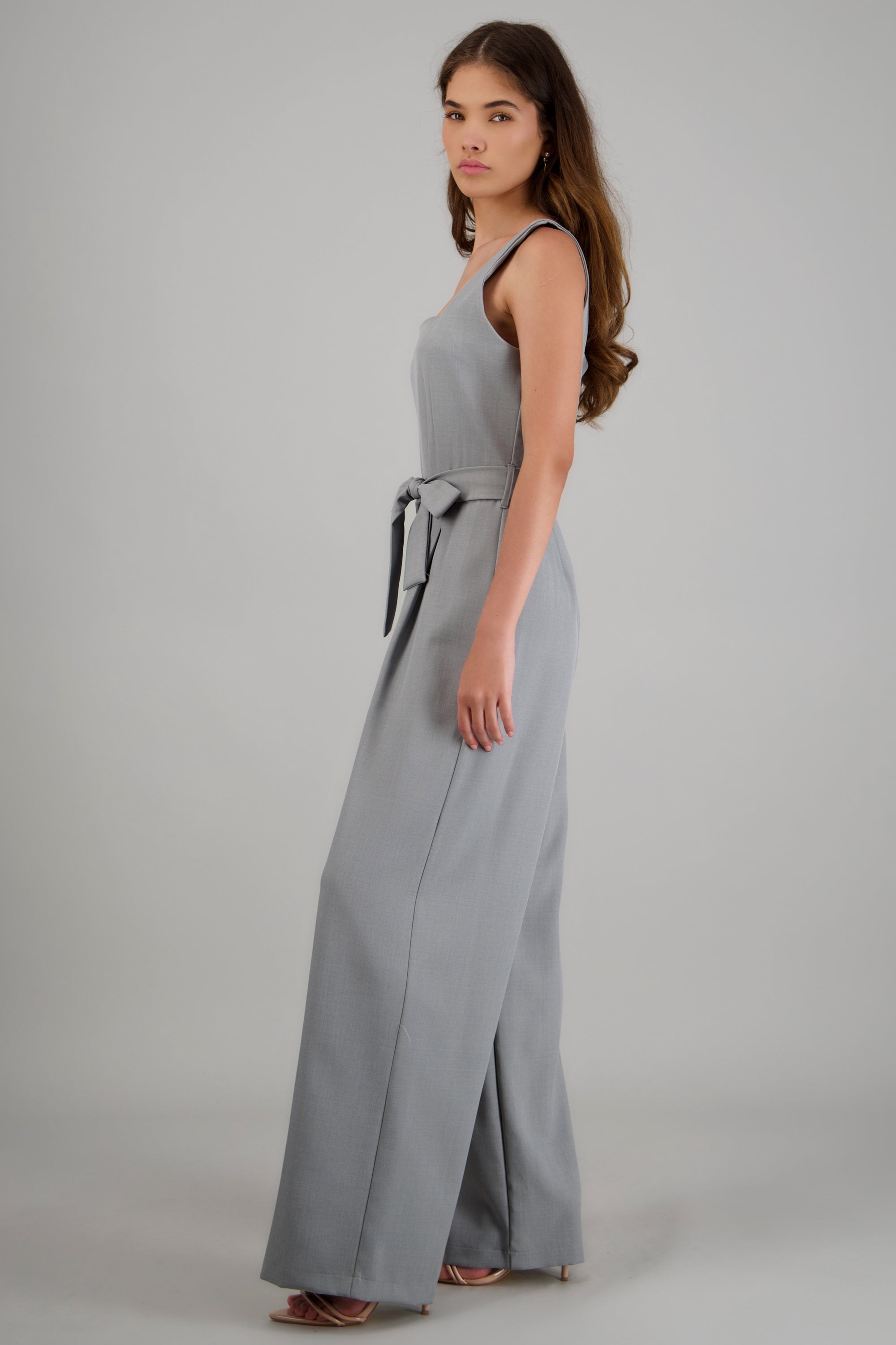 Jumpsuit tirantes detalle cinturon GRIS