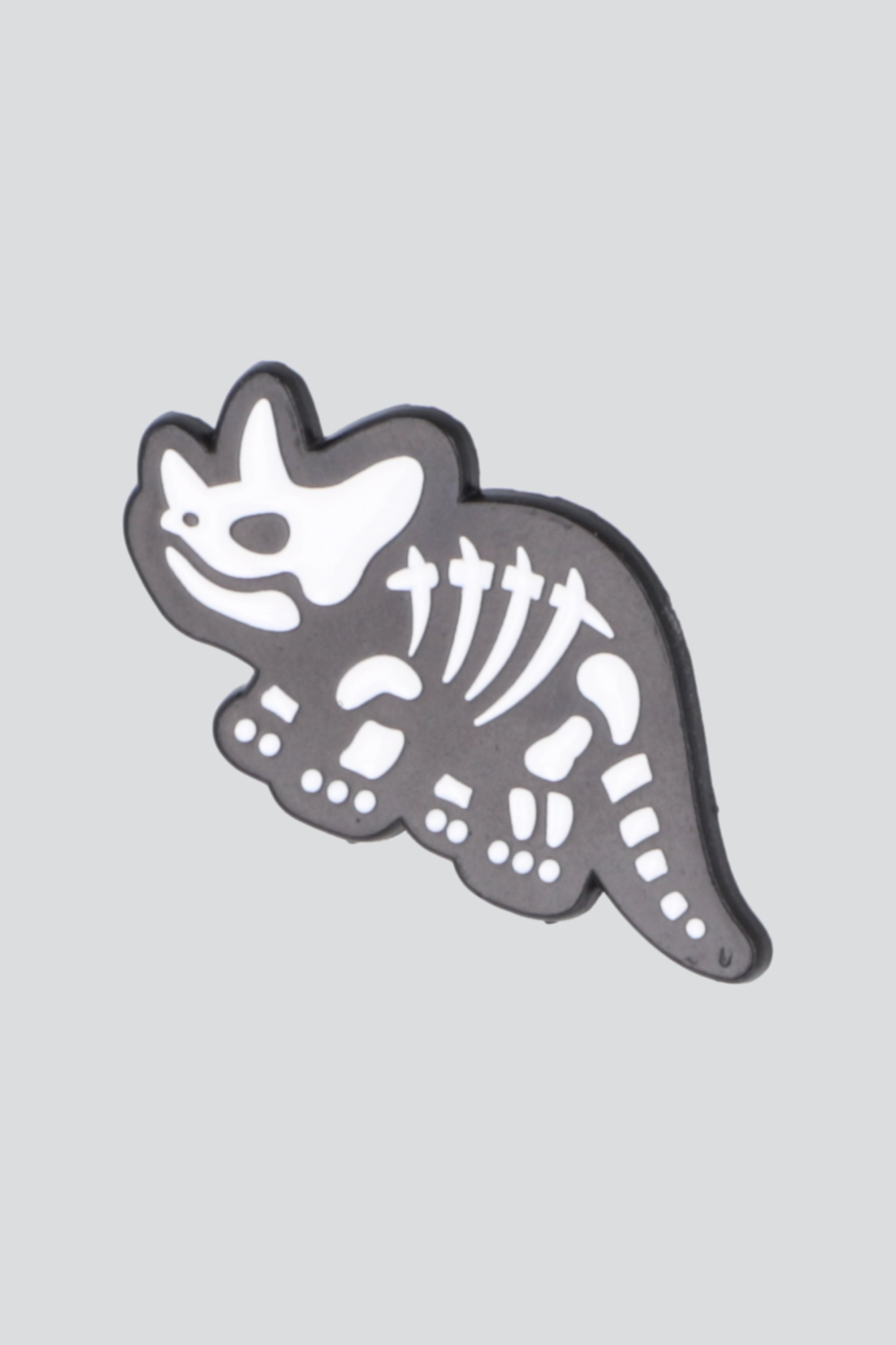 Pin triceratops rayos x NEGRO