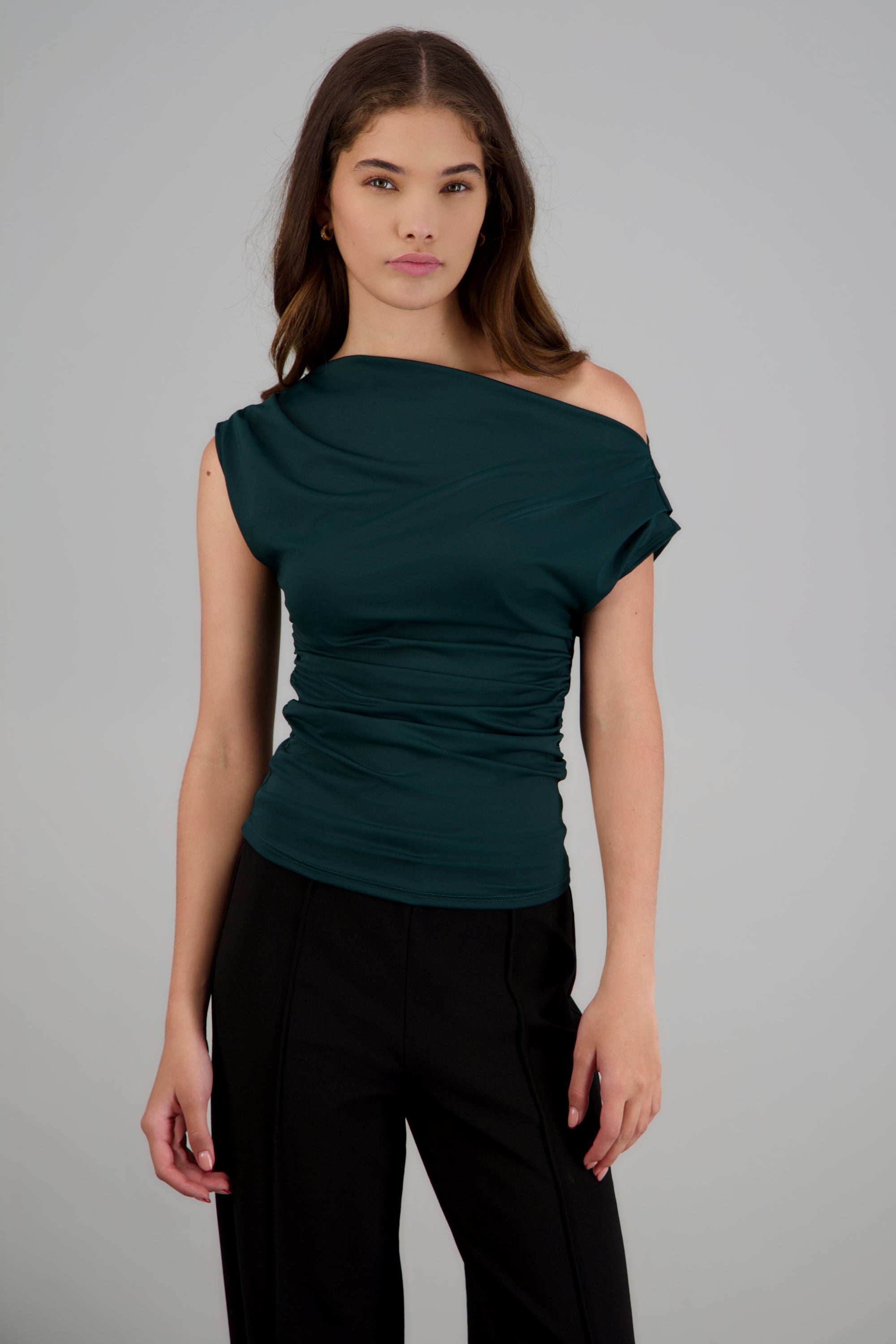 Top detalle frunce con manga corta drapeado VERDE CAZADOR