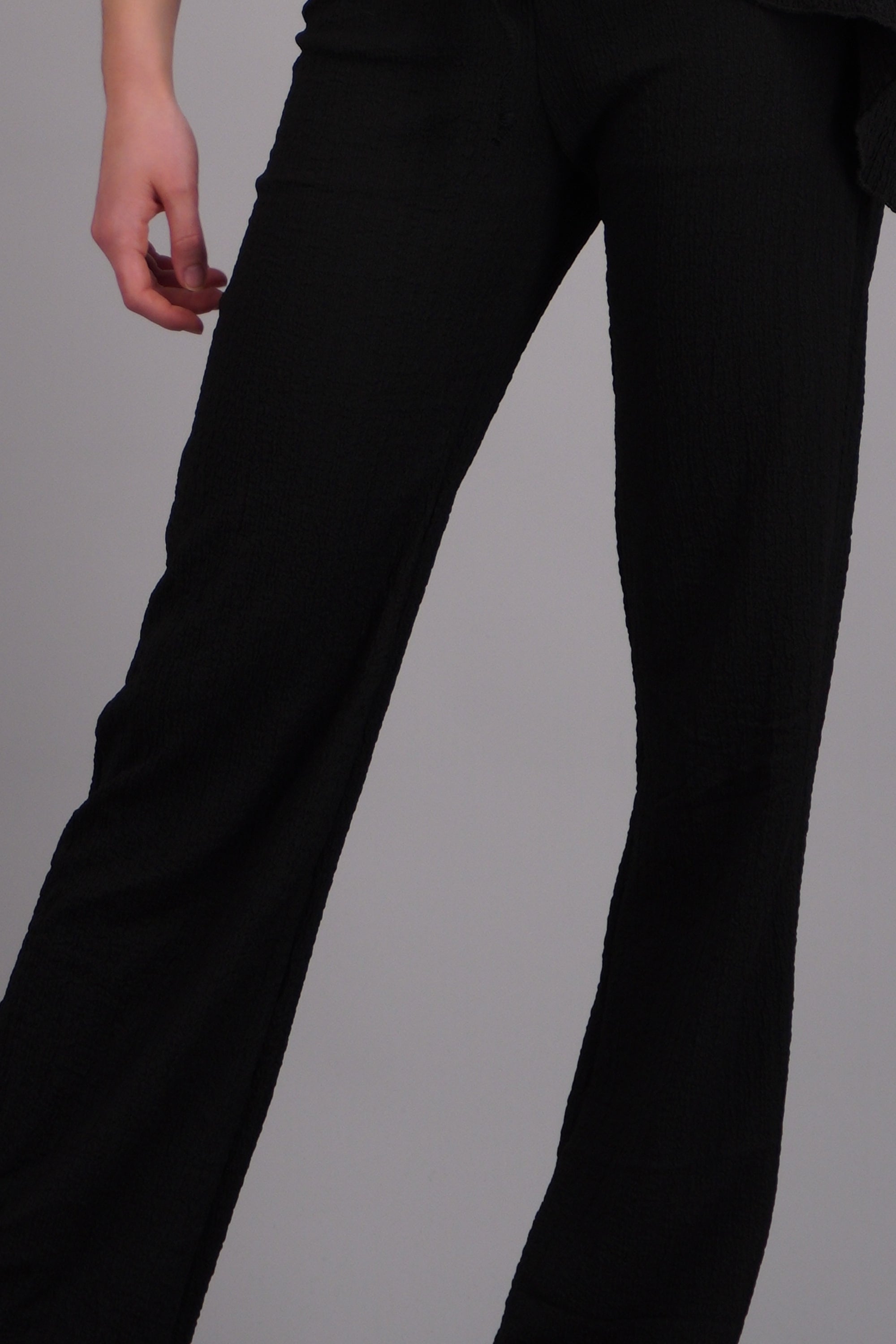 Pantalones con jaretas textura NEGRO