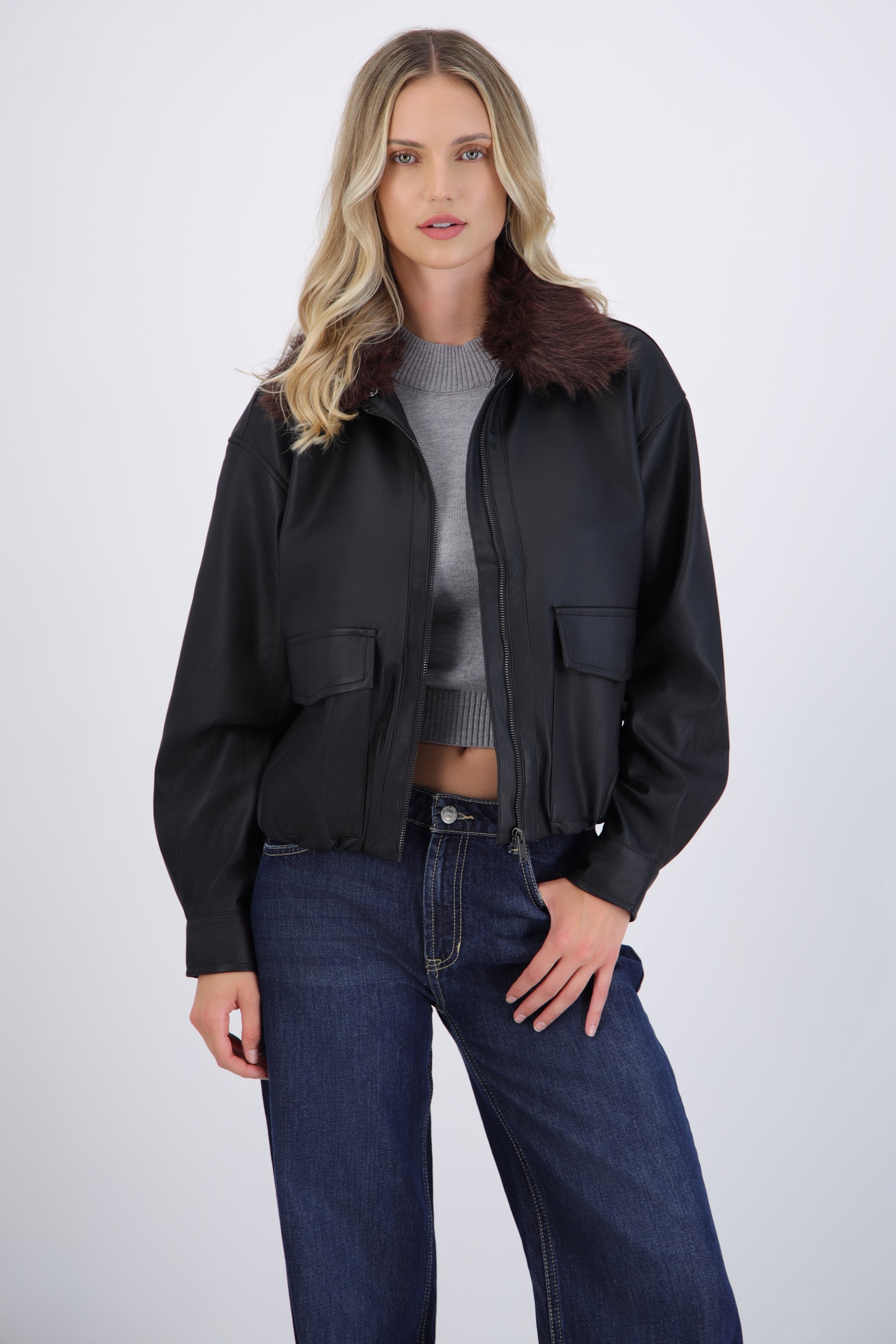 Bomber PU con peluche en cuello
