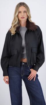 Bomber PU con peluche en cuello
