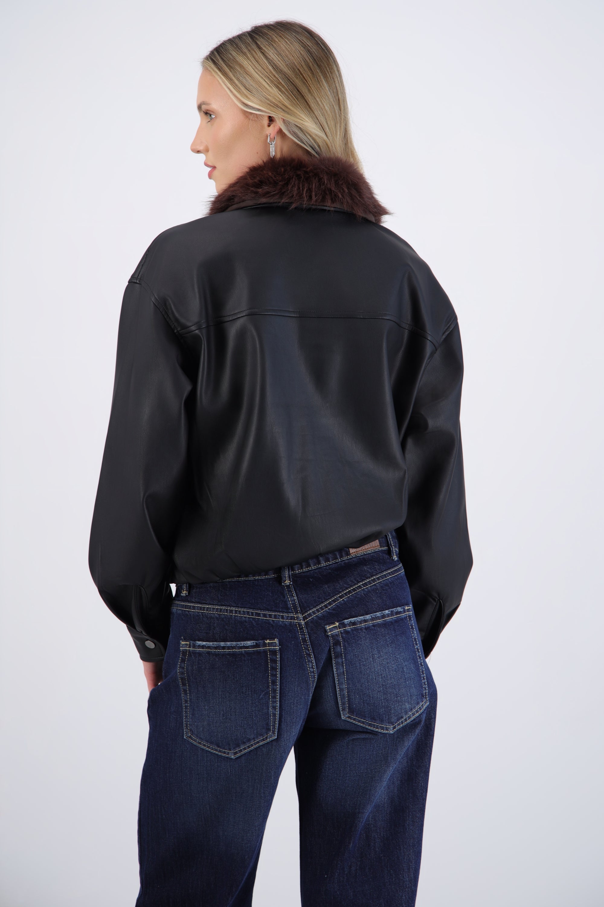 Bomber PU con peluche en cuello