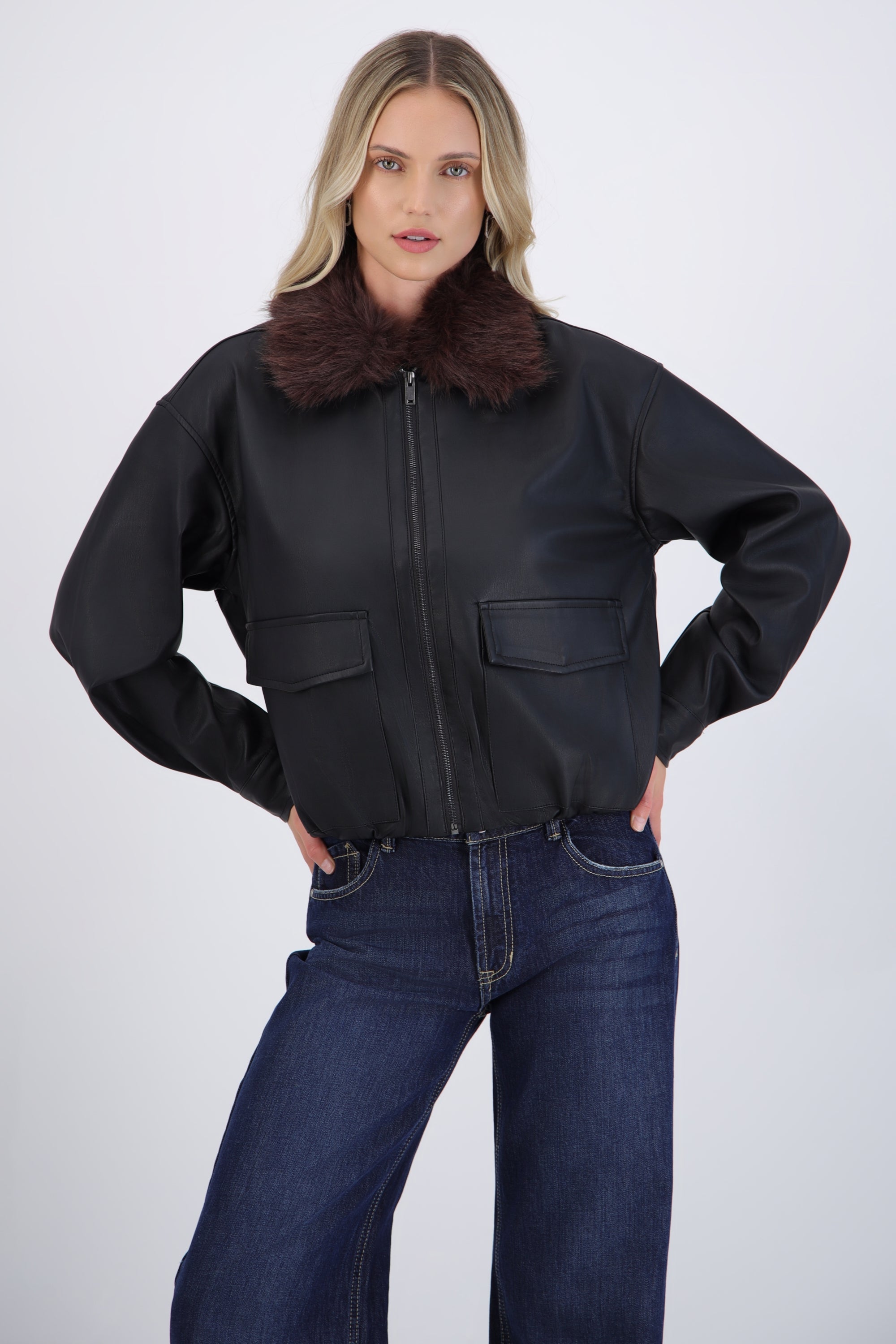 Bomber PU con peluche en cuello