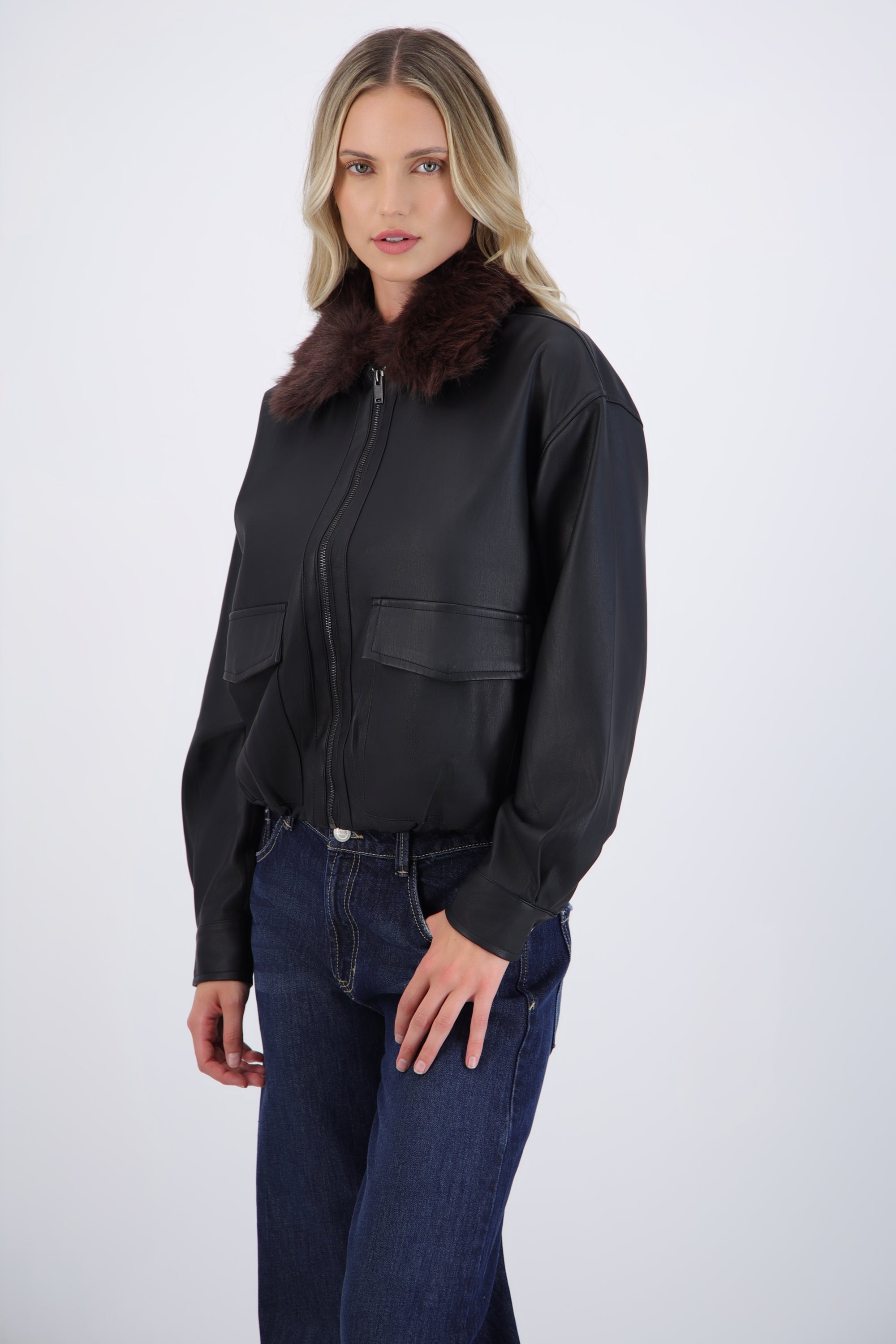 Bomber PU con peluche en cuello