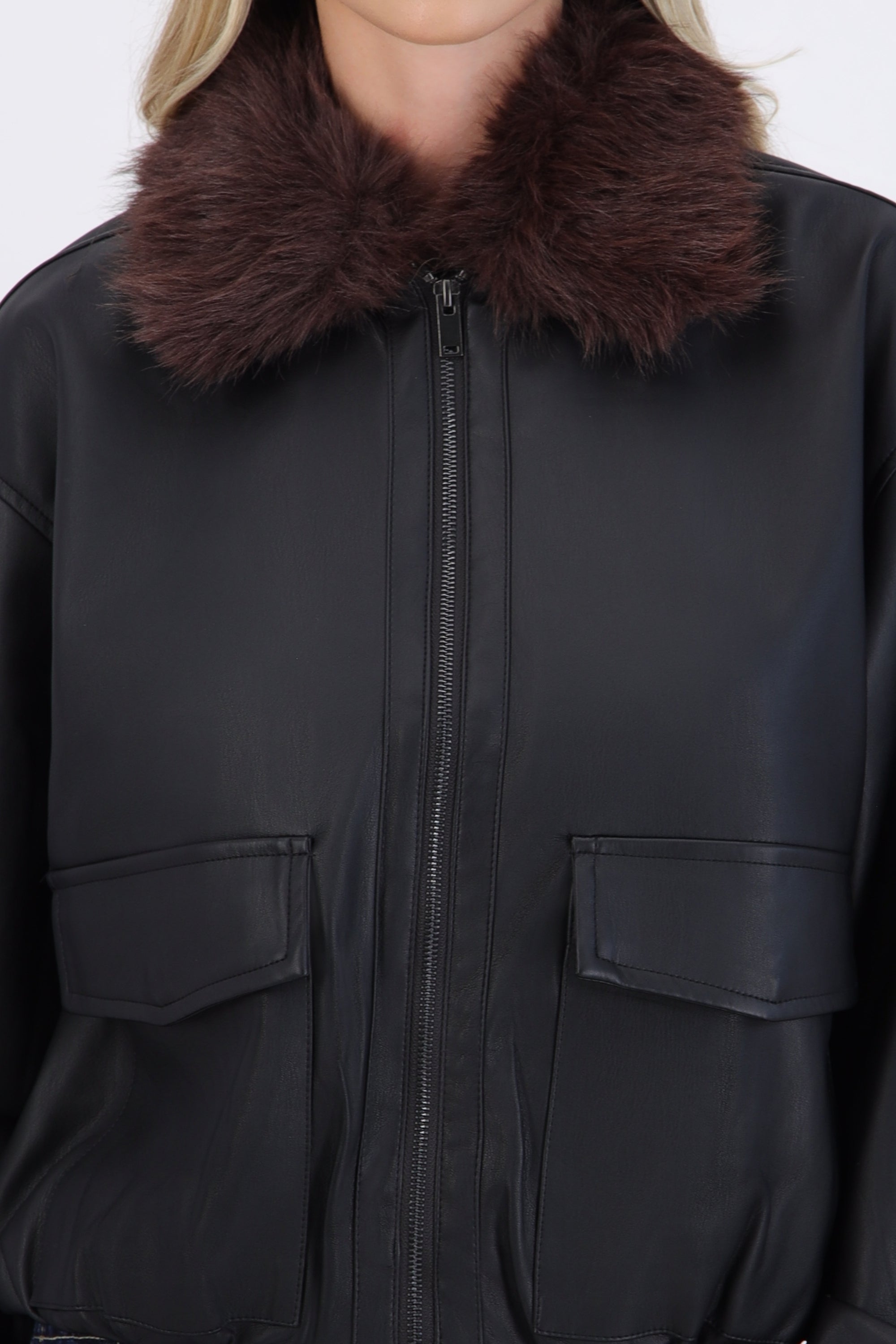 Bomber PU con peluche en cuello