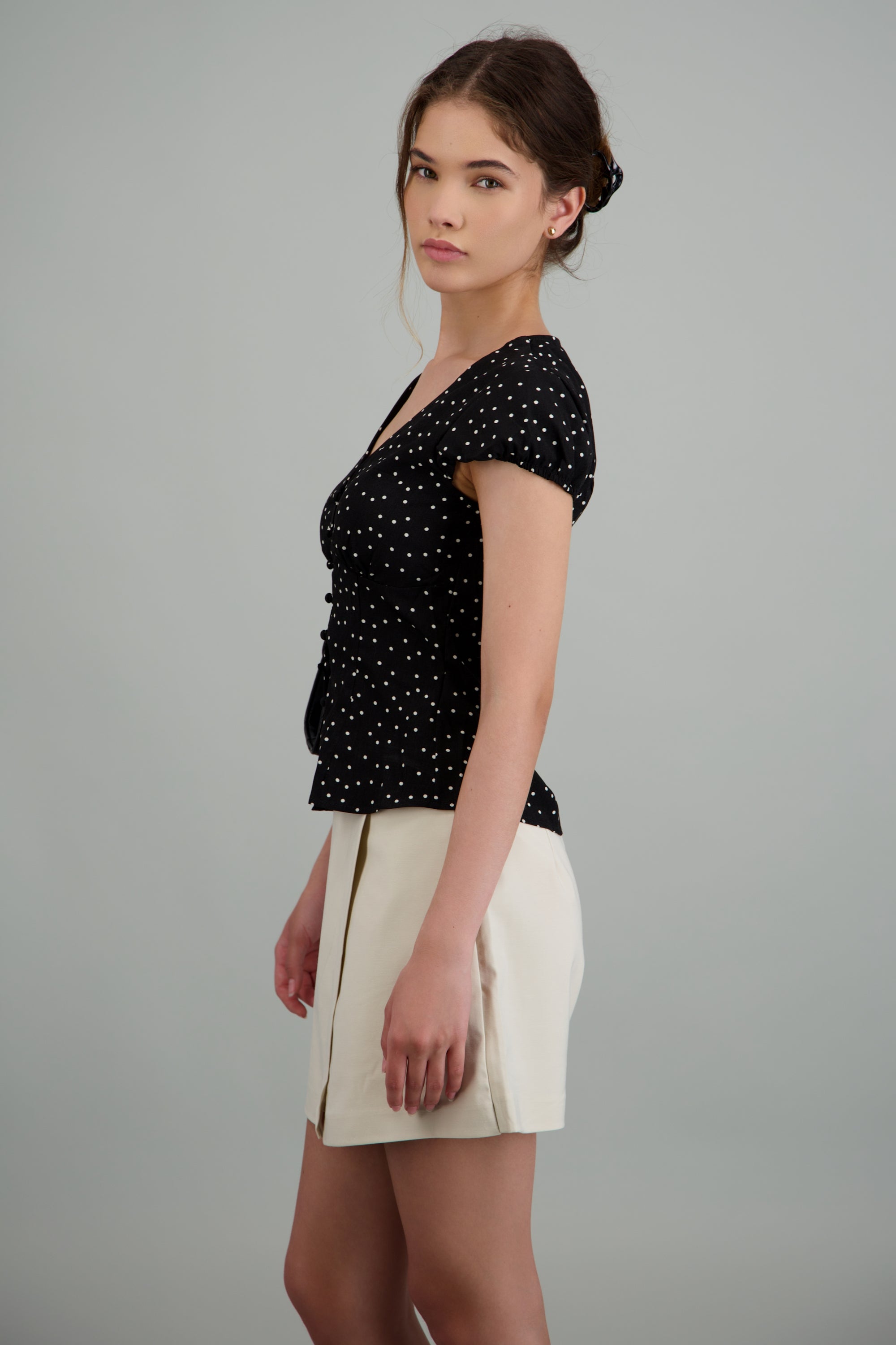 Blusa manga corta polkas botones NEGRO