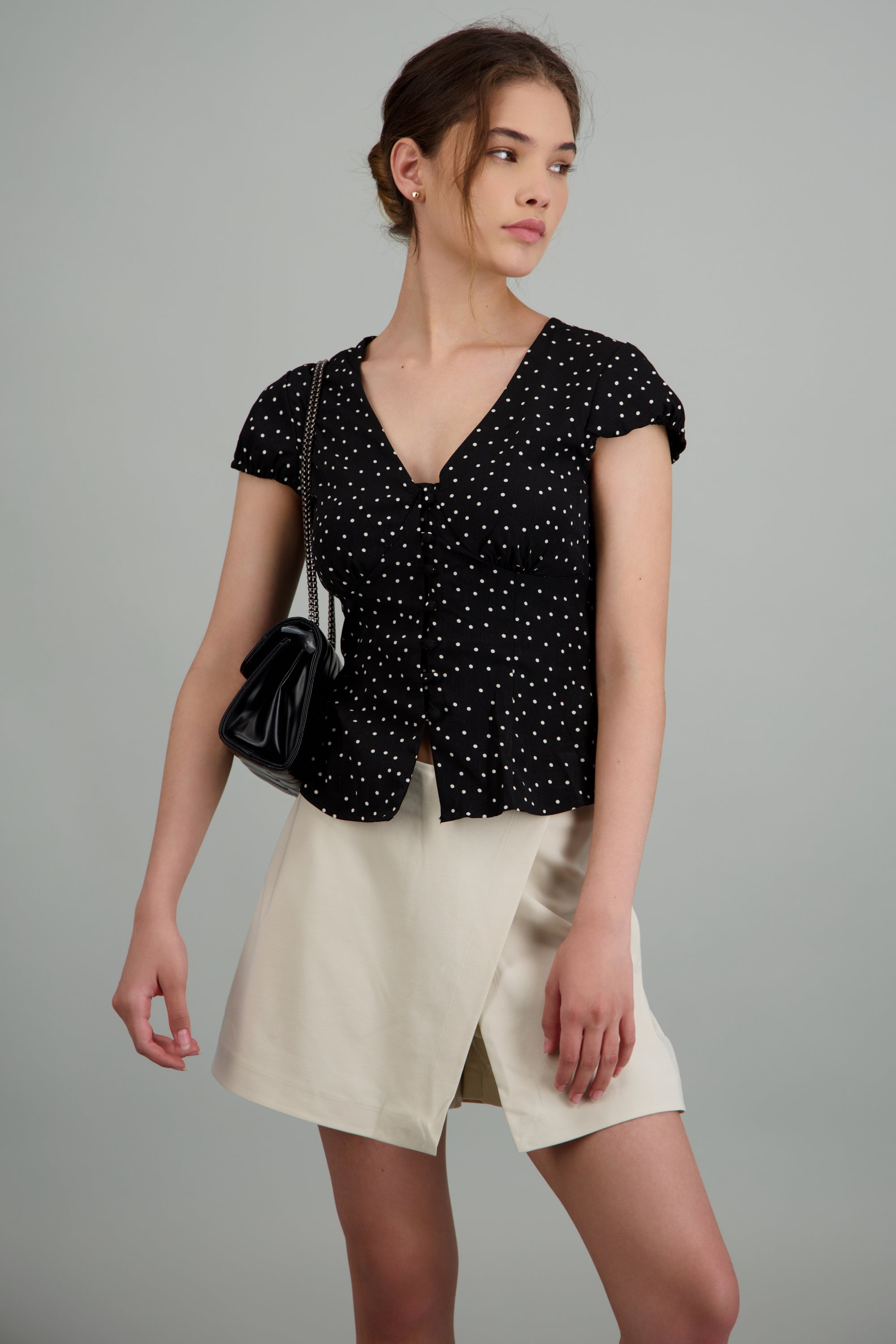 Blusa manga corta polkas botones NEGRO