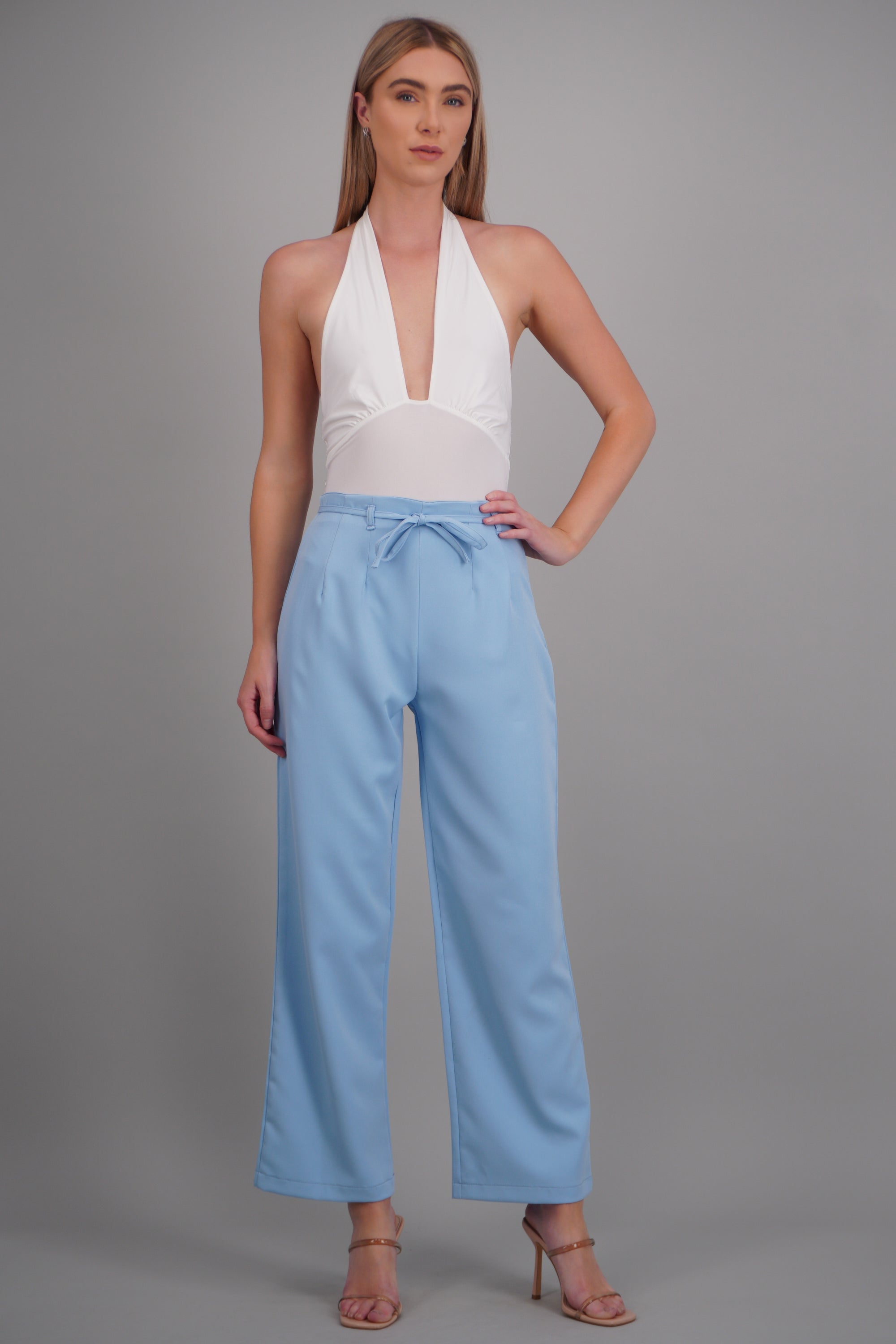 Pantalon recto detalle cinturon AZUL CIELO