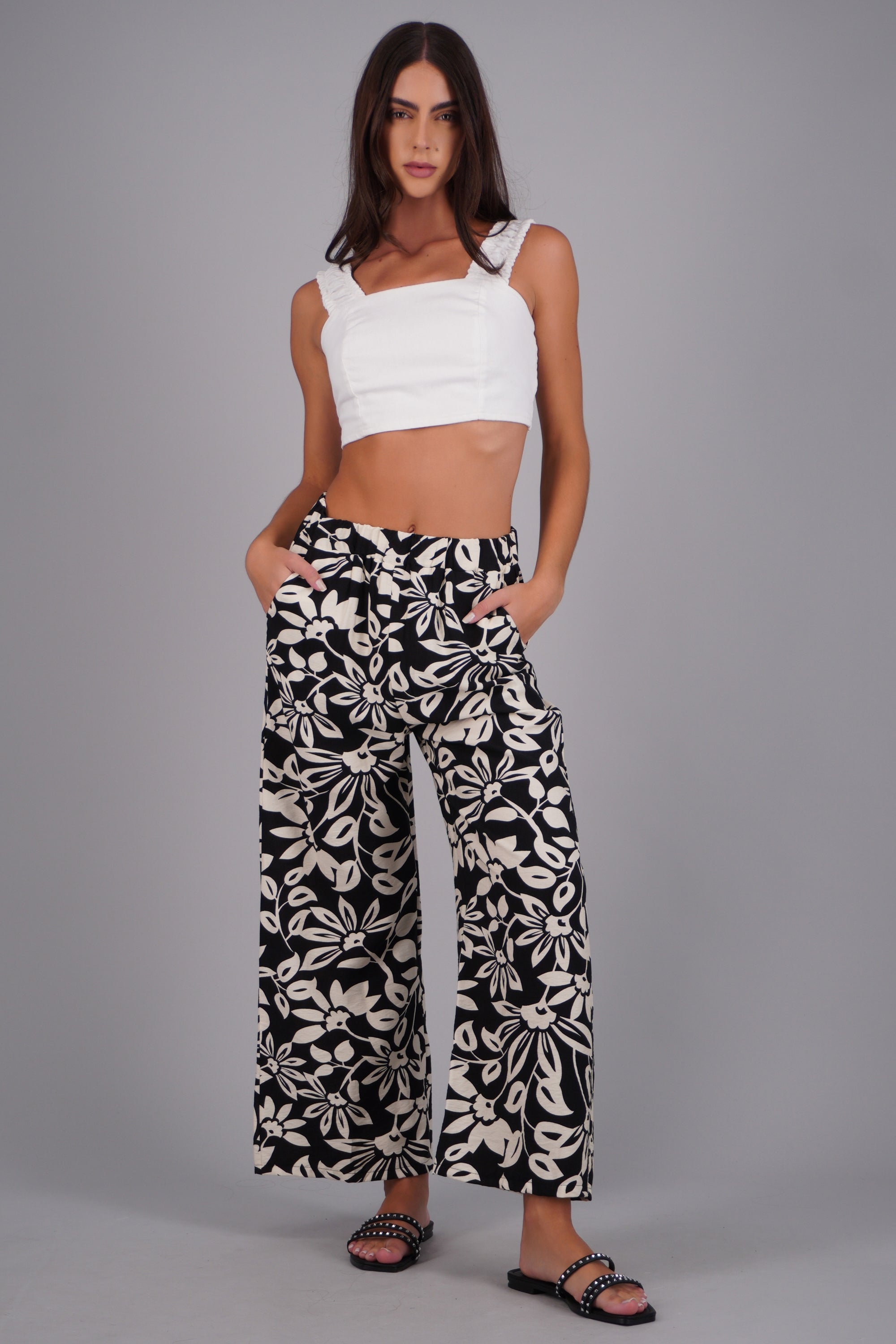 Sandalia tiras aplicación studs NEGRO