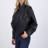 Bomber efecto piel lisa