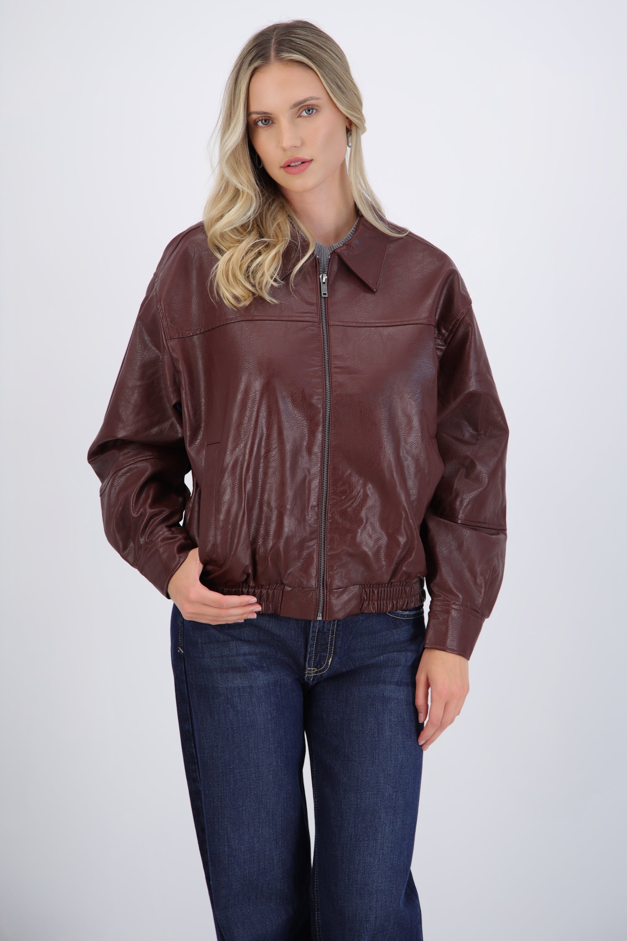 Bomber efecto piel lisa