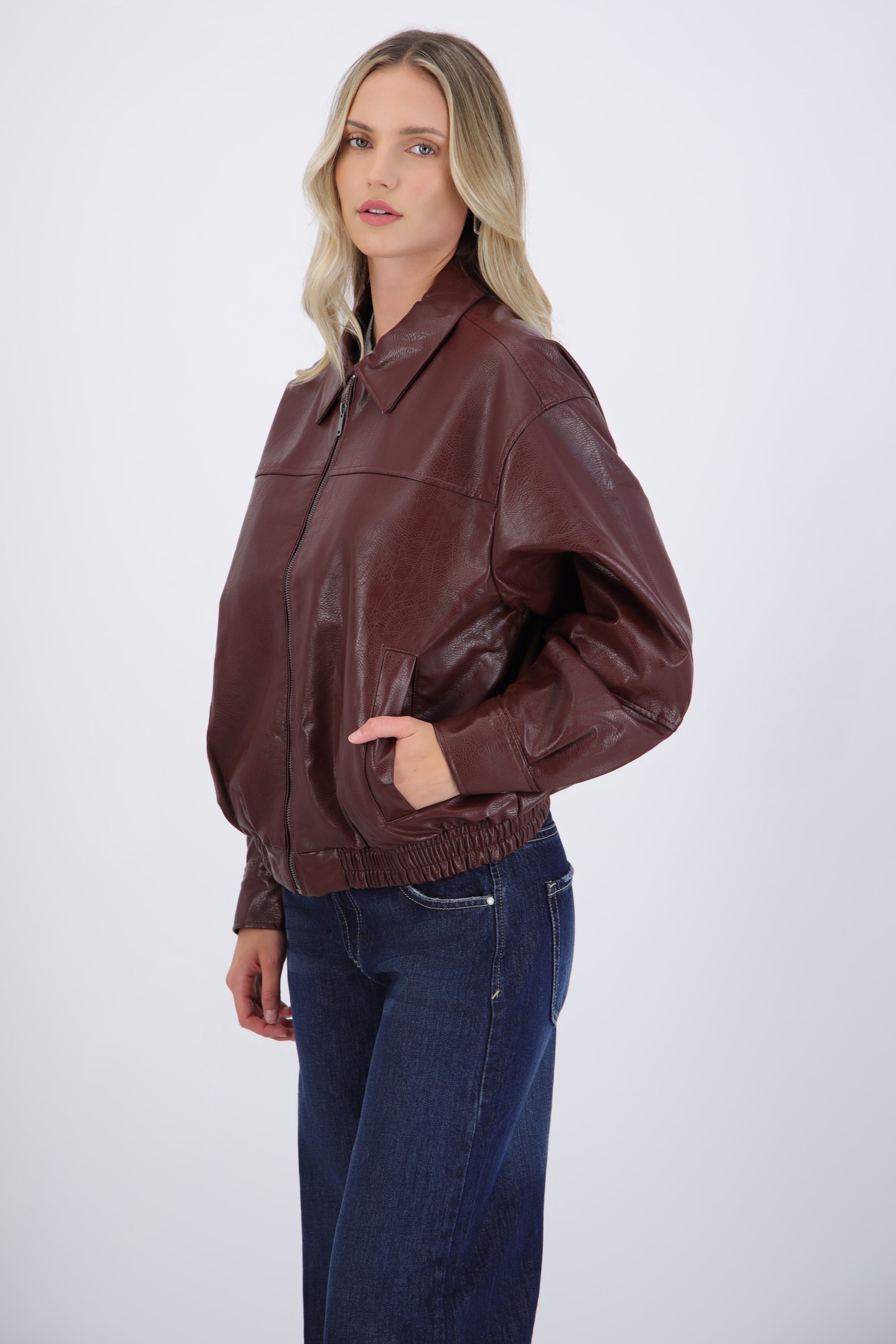 Bomber efecto piel lisa
