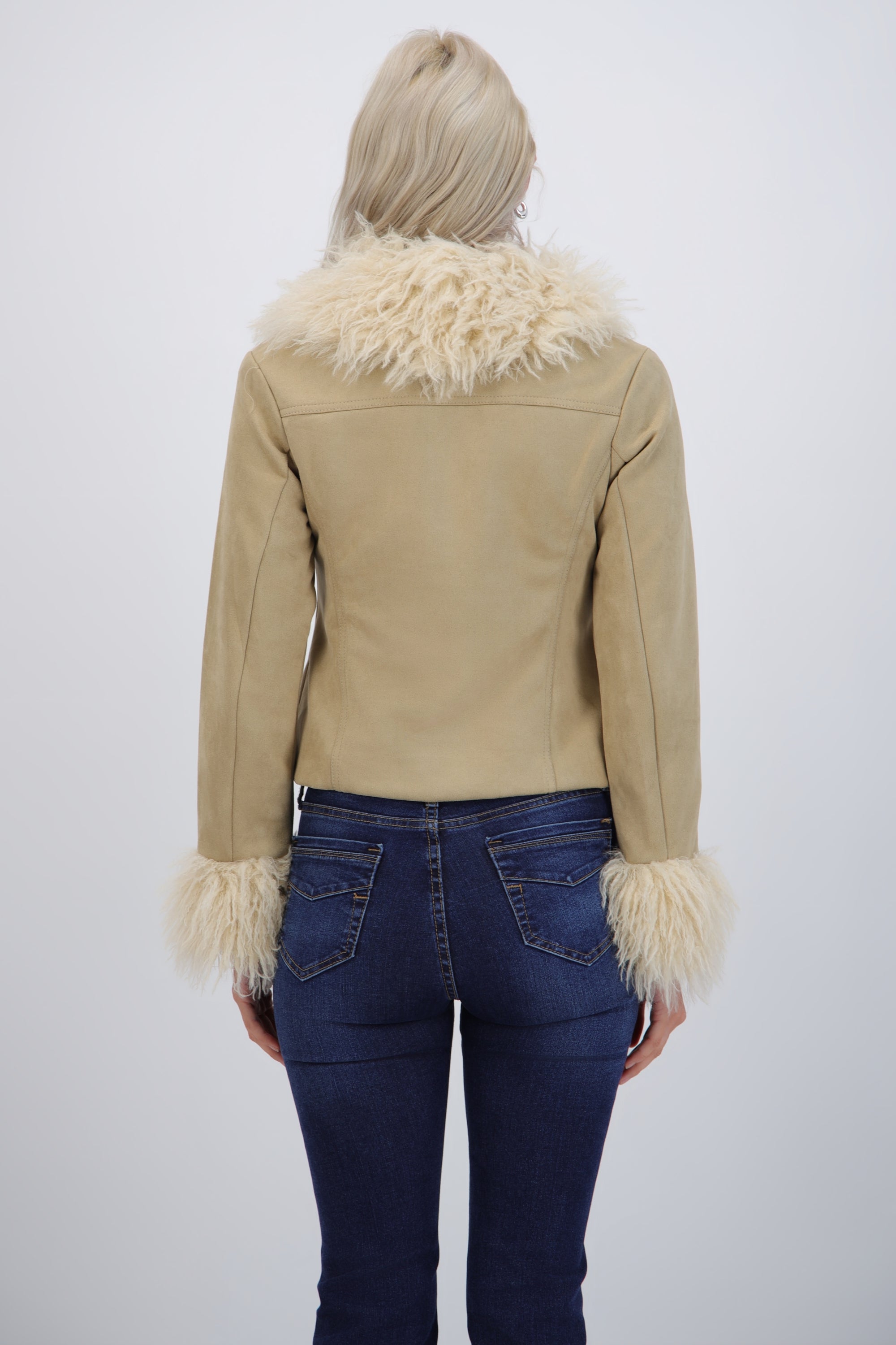 Chamarra detalle con pelo