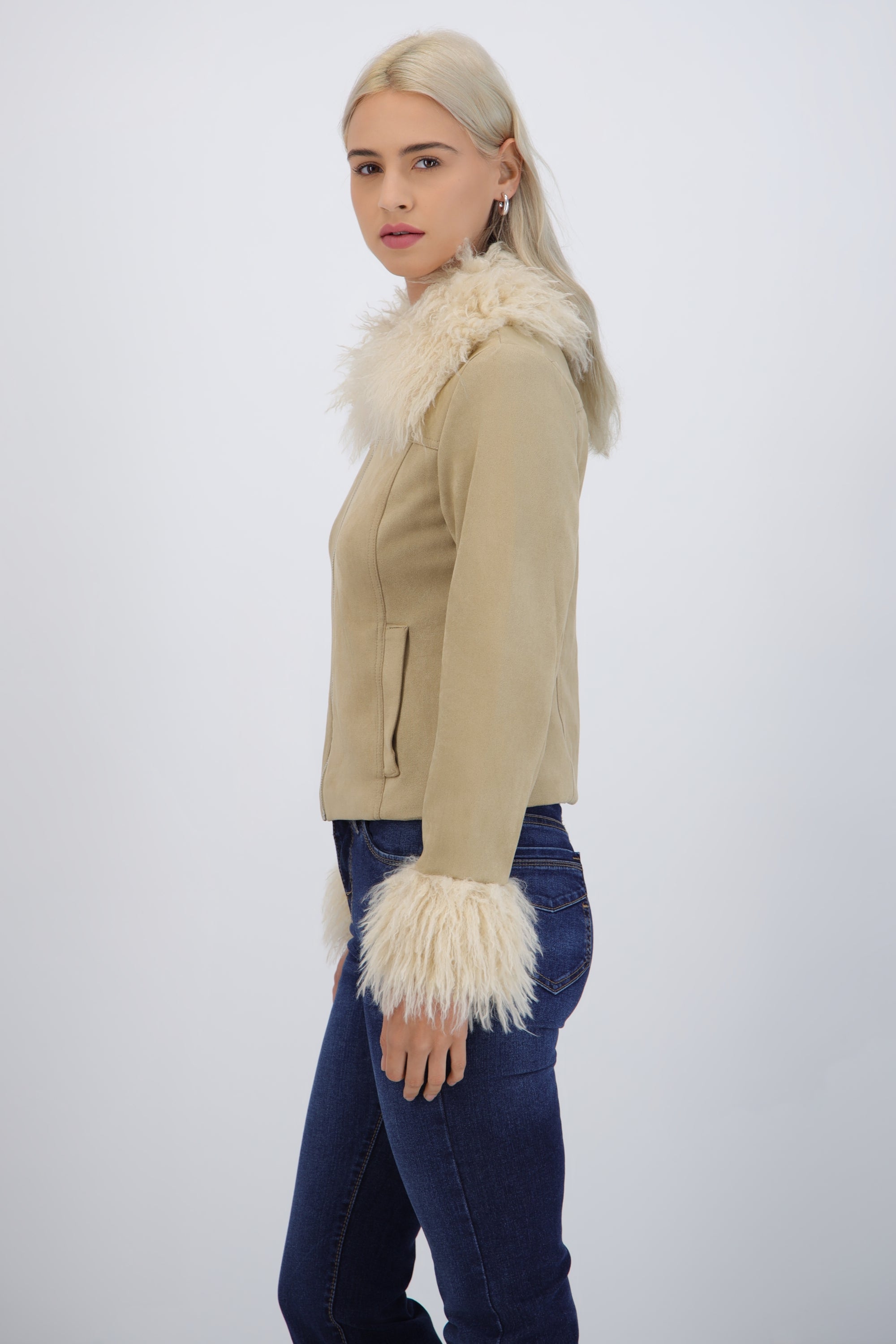 Chamarra detalle con pelo