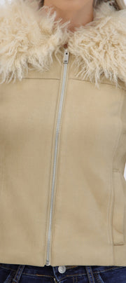 Chamarra detalle con pelo