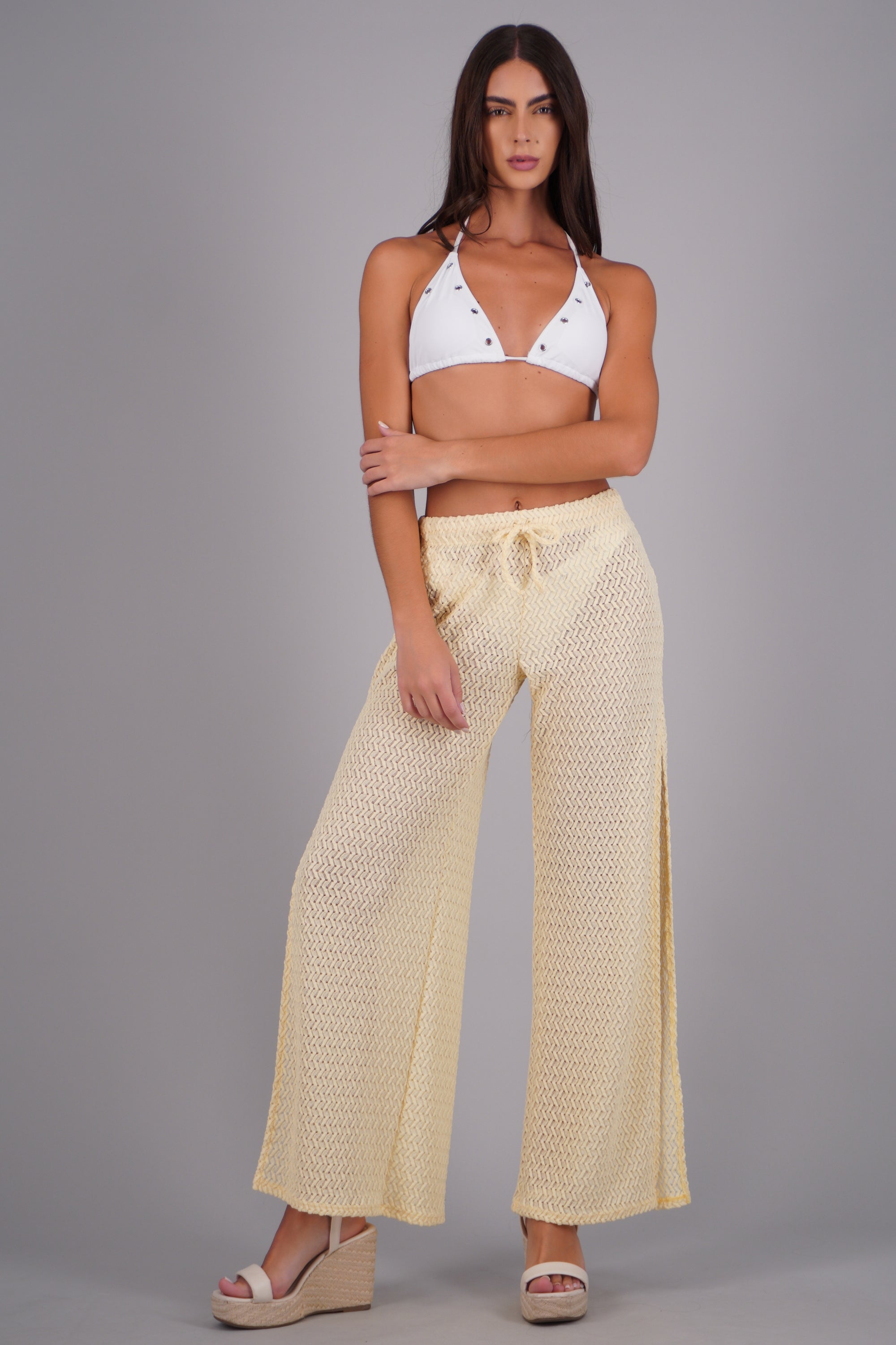 Pantalon salida textura abertura AMARILLO PASTEL