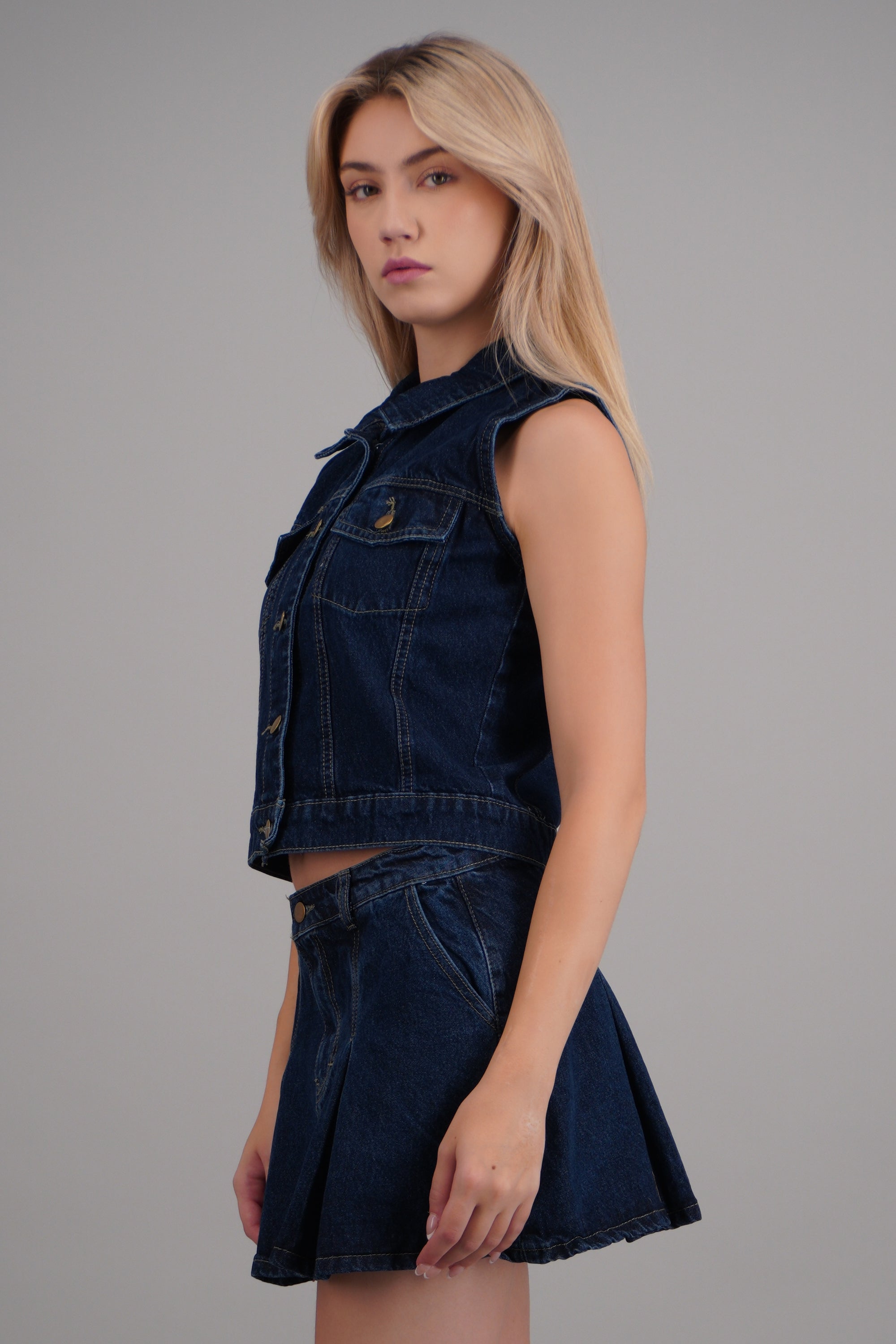 chaleco denim corte recto DARK WASH