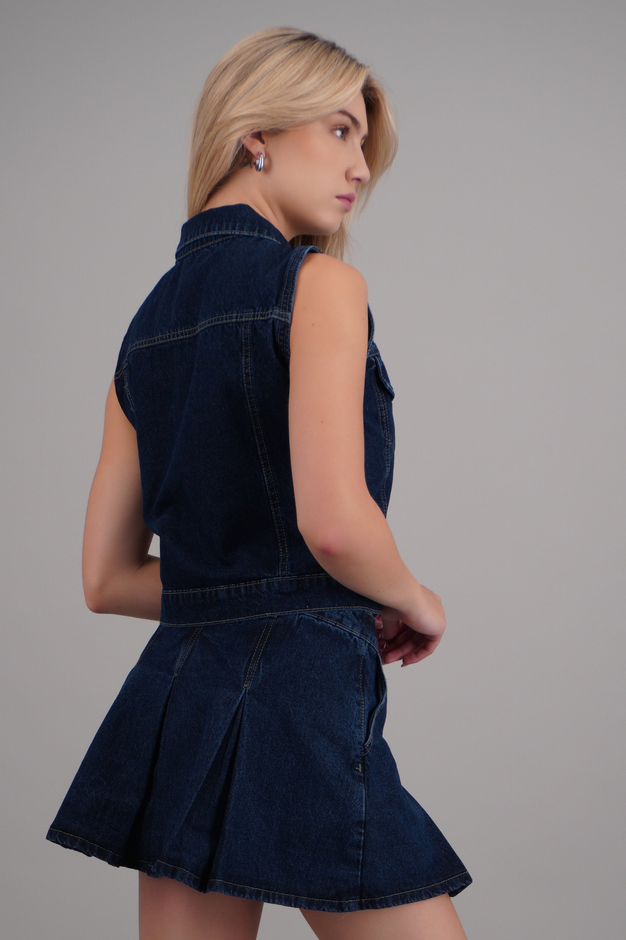 chaleco denim corte recto DARK WASH