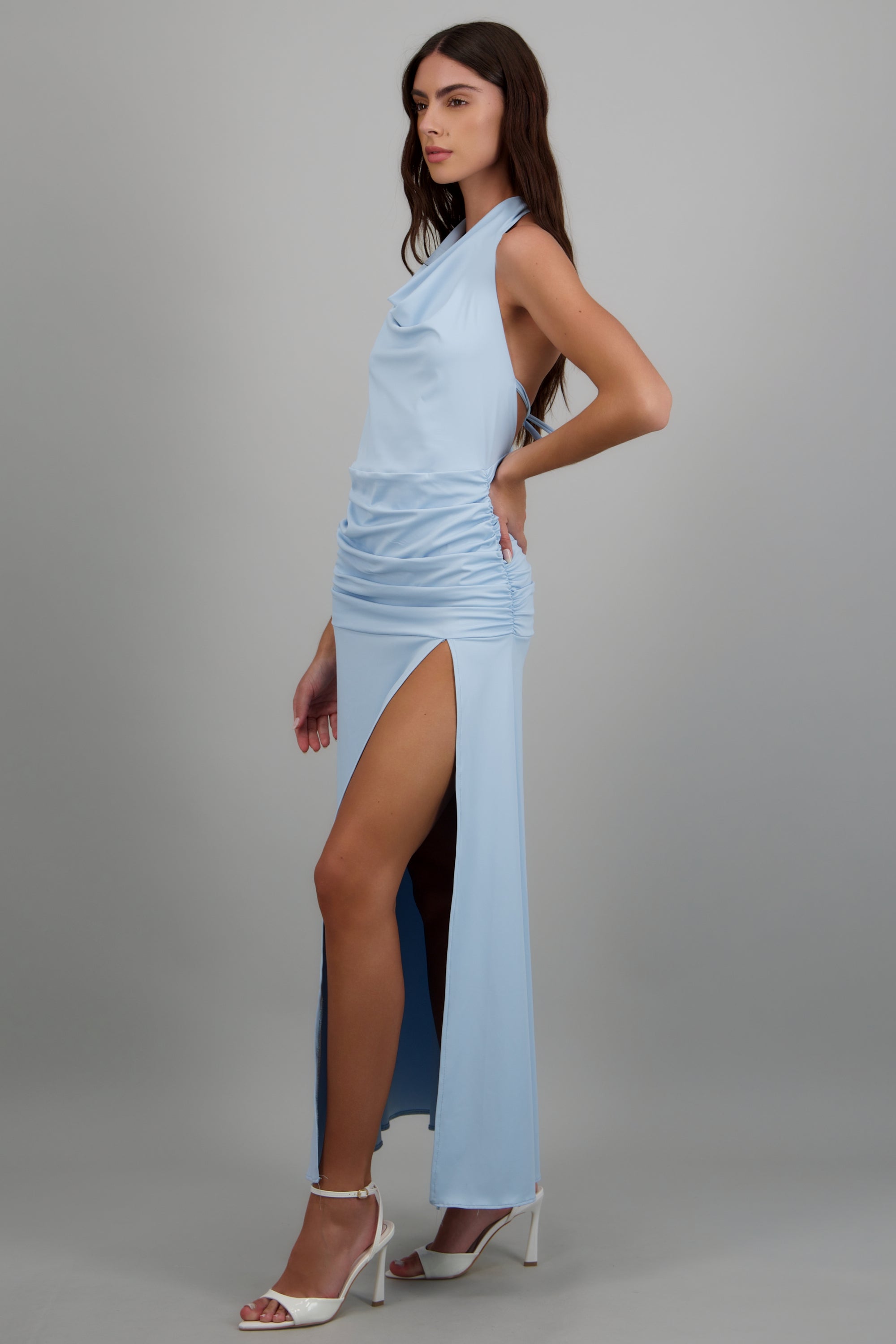 Vestido maxi escote cascada espalda descubierta AZUL PASTEL