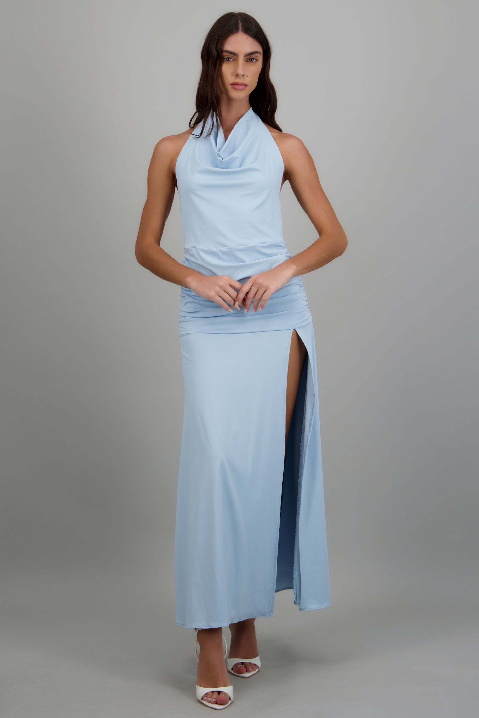 Vestido maxi escote cascada espalda descubierta AZUL PASTEL