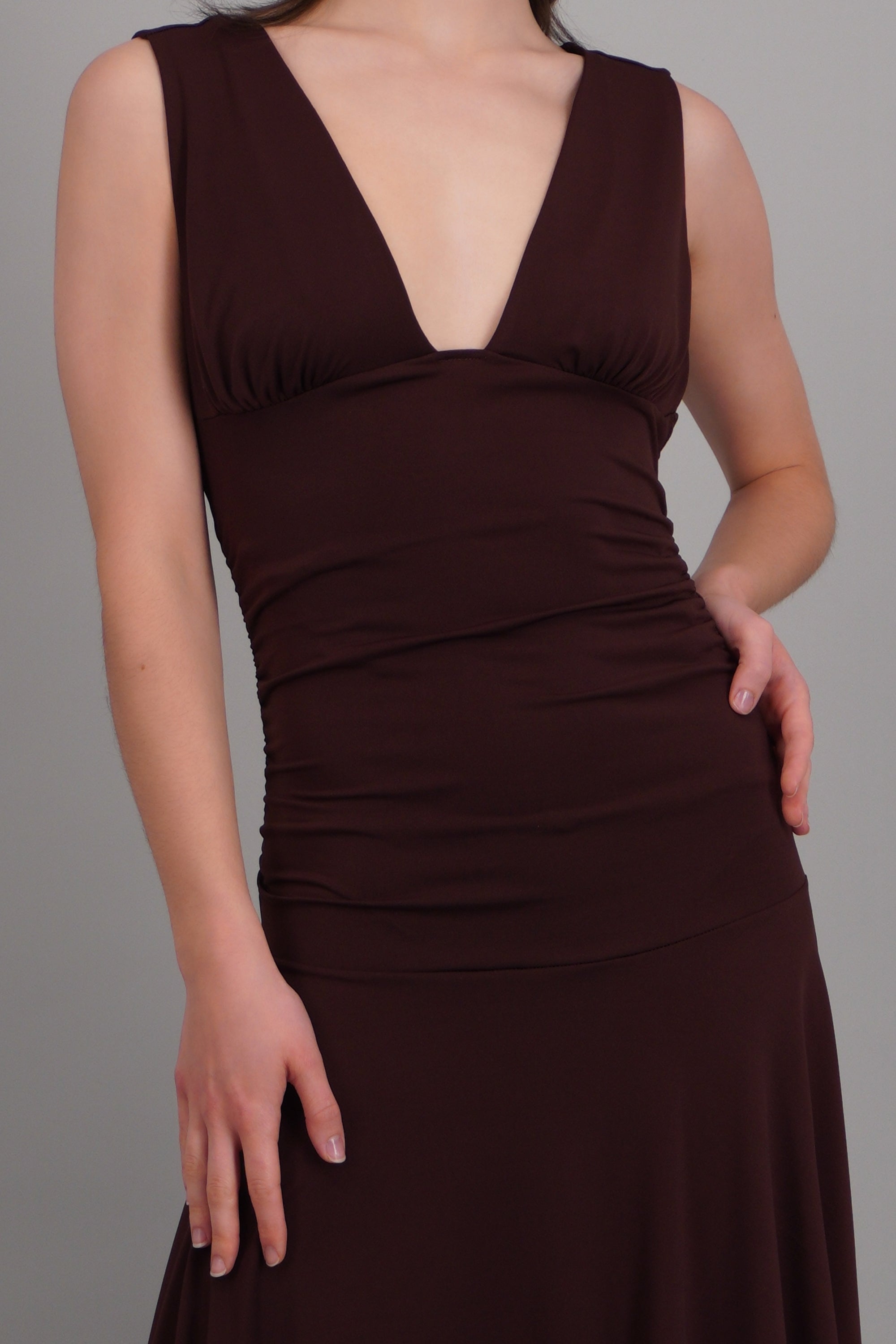 Vestido midi escote V drop waisted CHOCOLATE