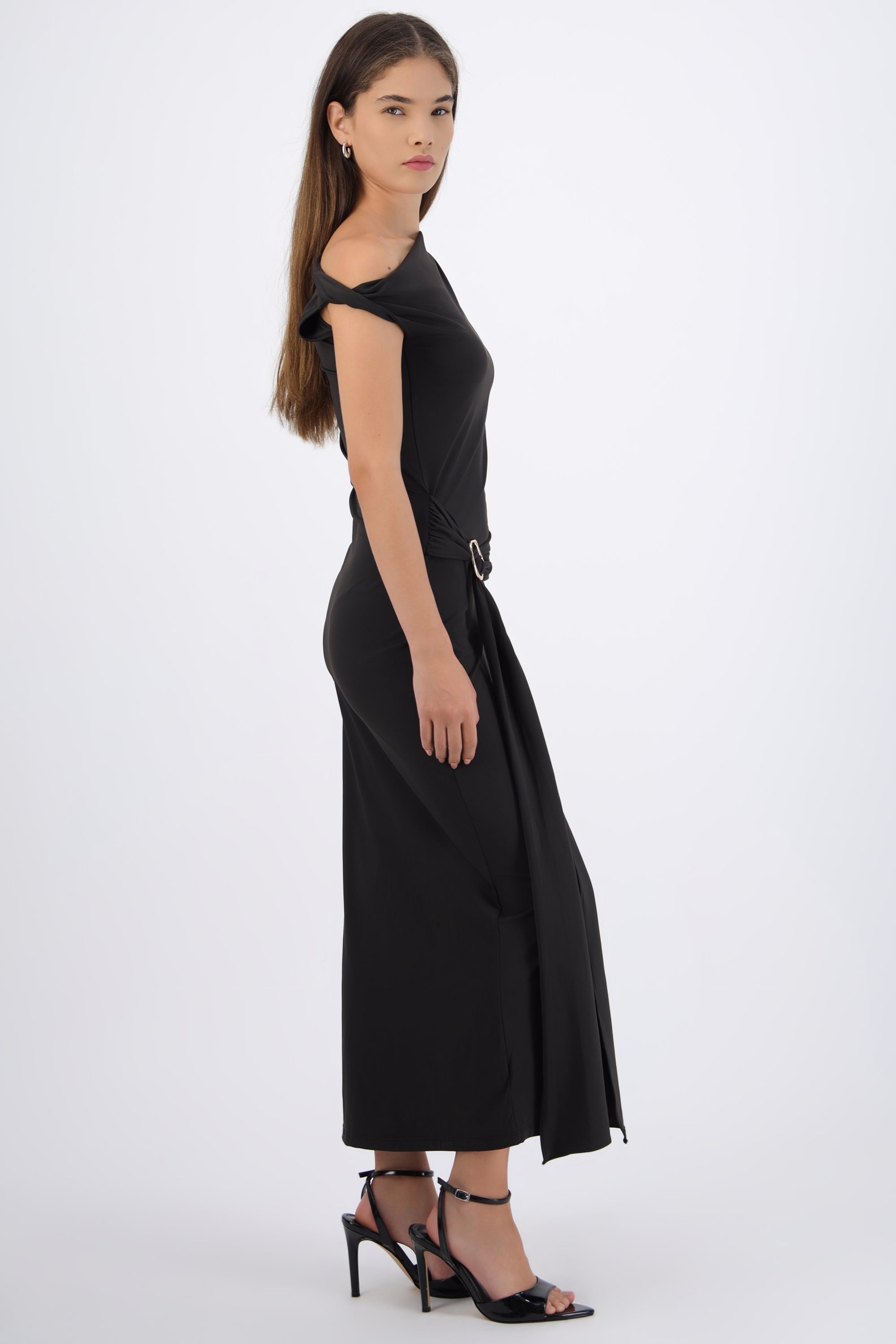 Vestido midi hombro caido detalle cadera