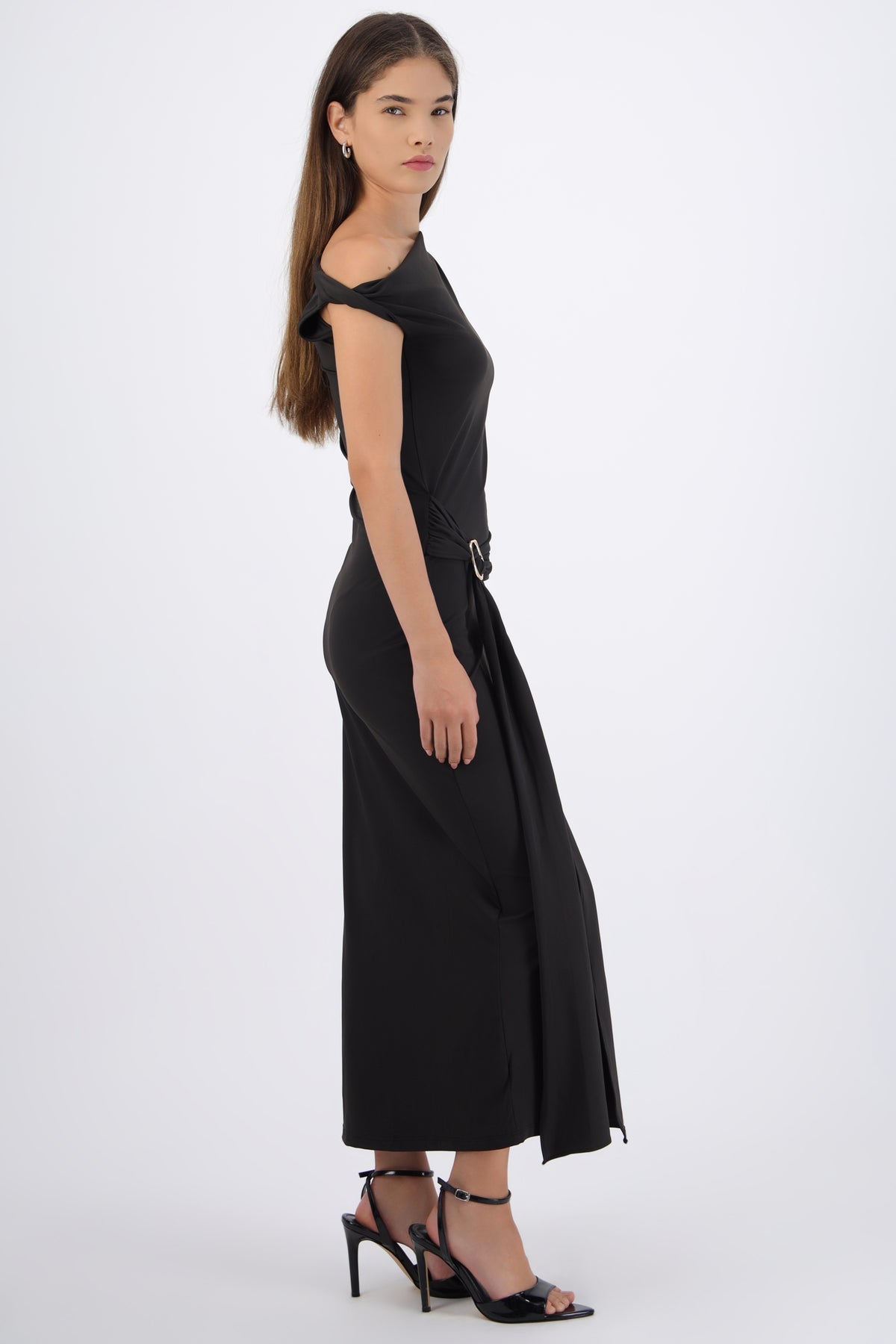 Vestido midi hombro caido detalle cadera NEGRO