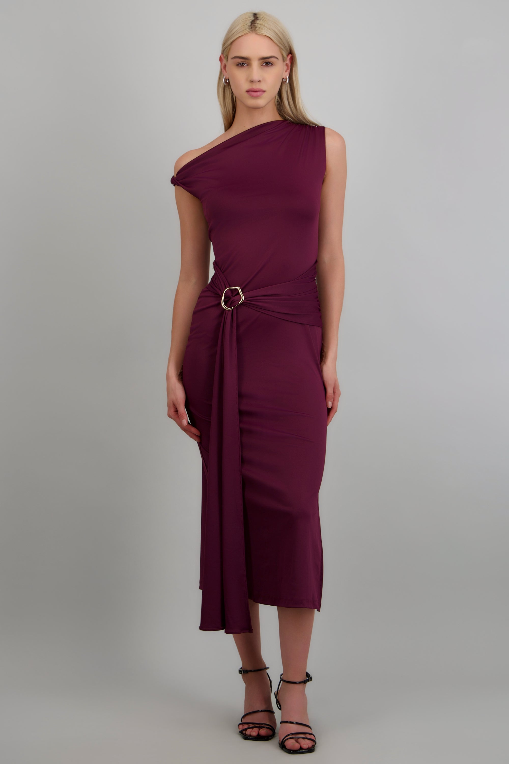 Vestido midi hombro caido detalle cadera VINO