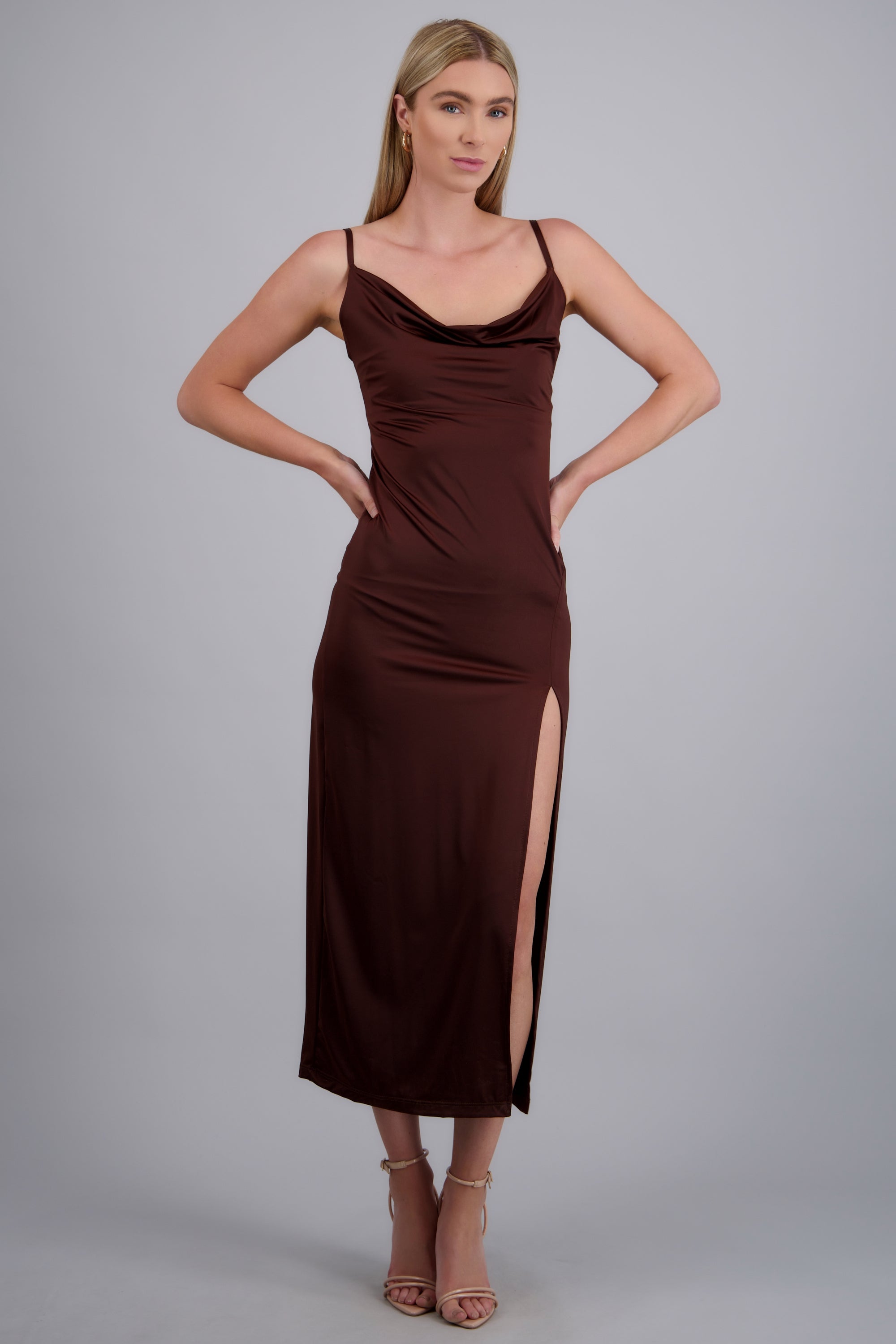 Vestido escote columpio abertura CHOCOLATE