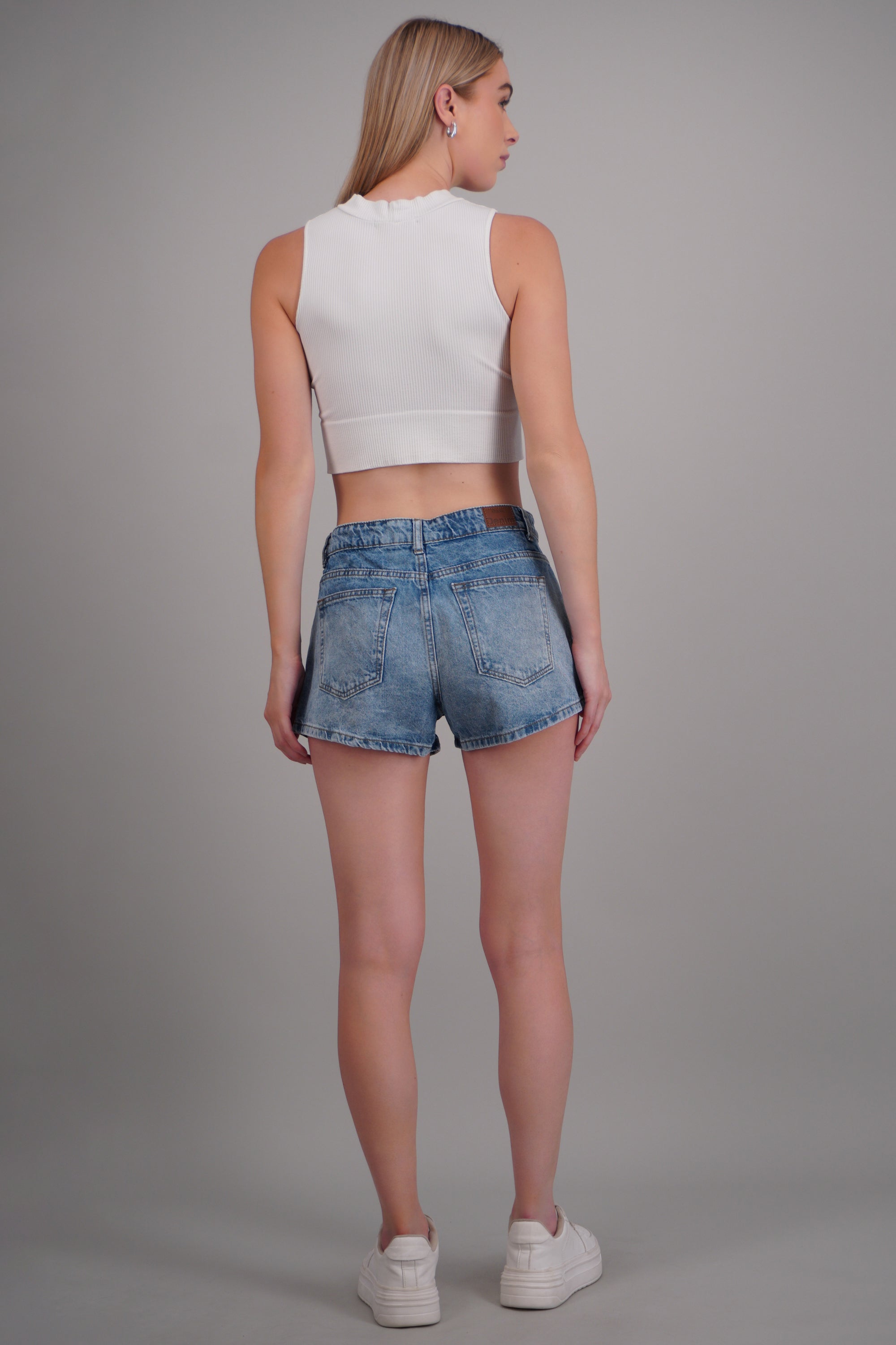 Mini shorts estrellas bordadas MEDIUM WASH