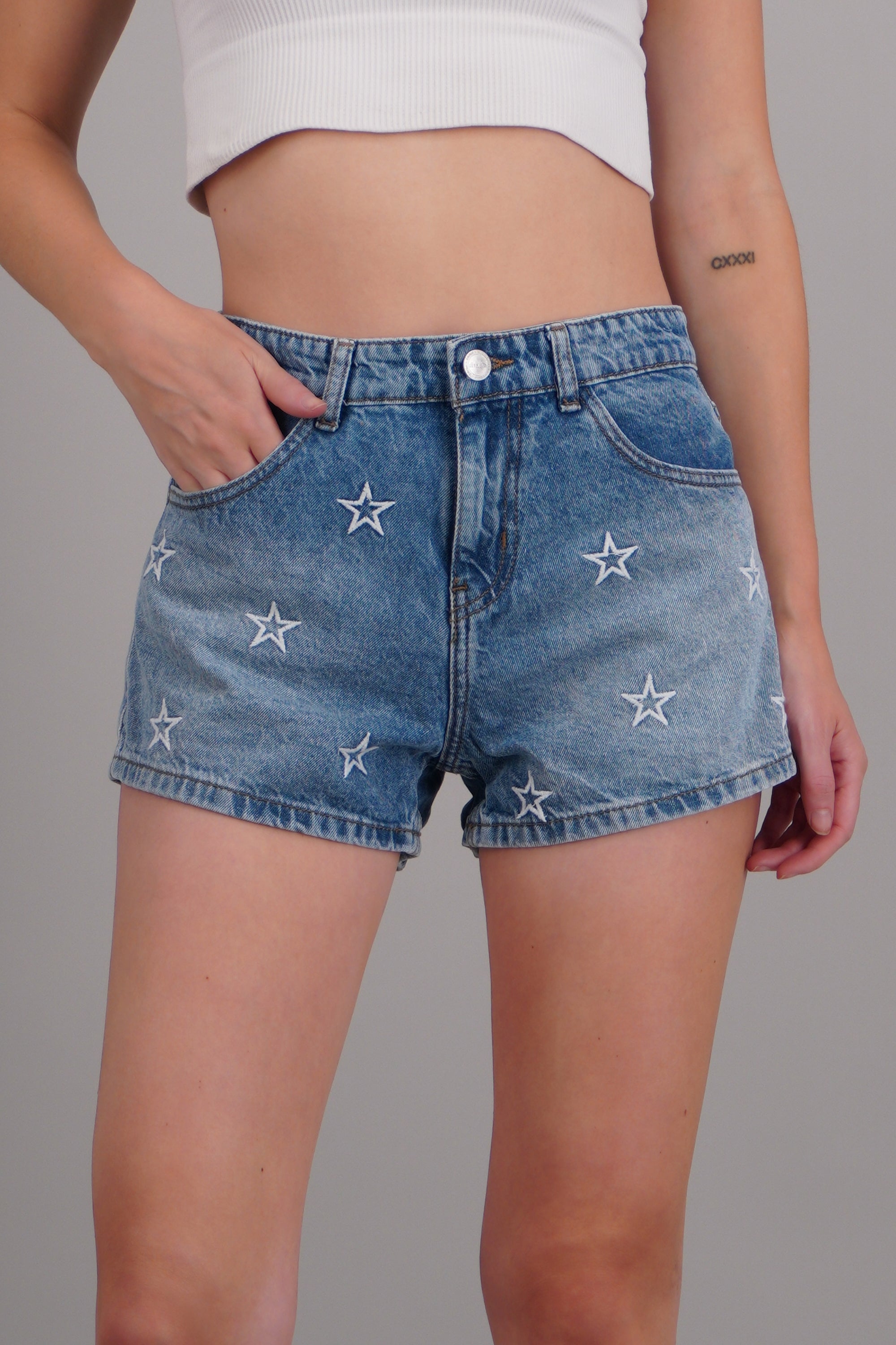 Mini shorts estrellas bordadas MEDIUM WASH