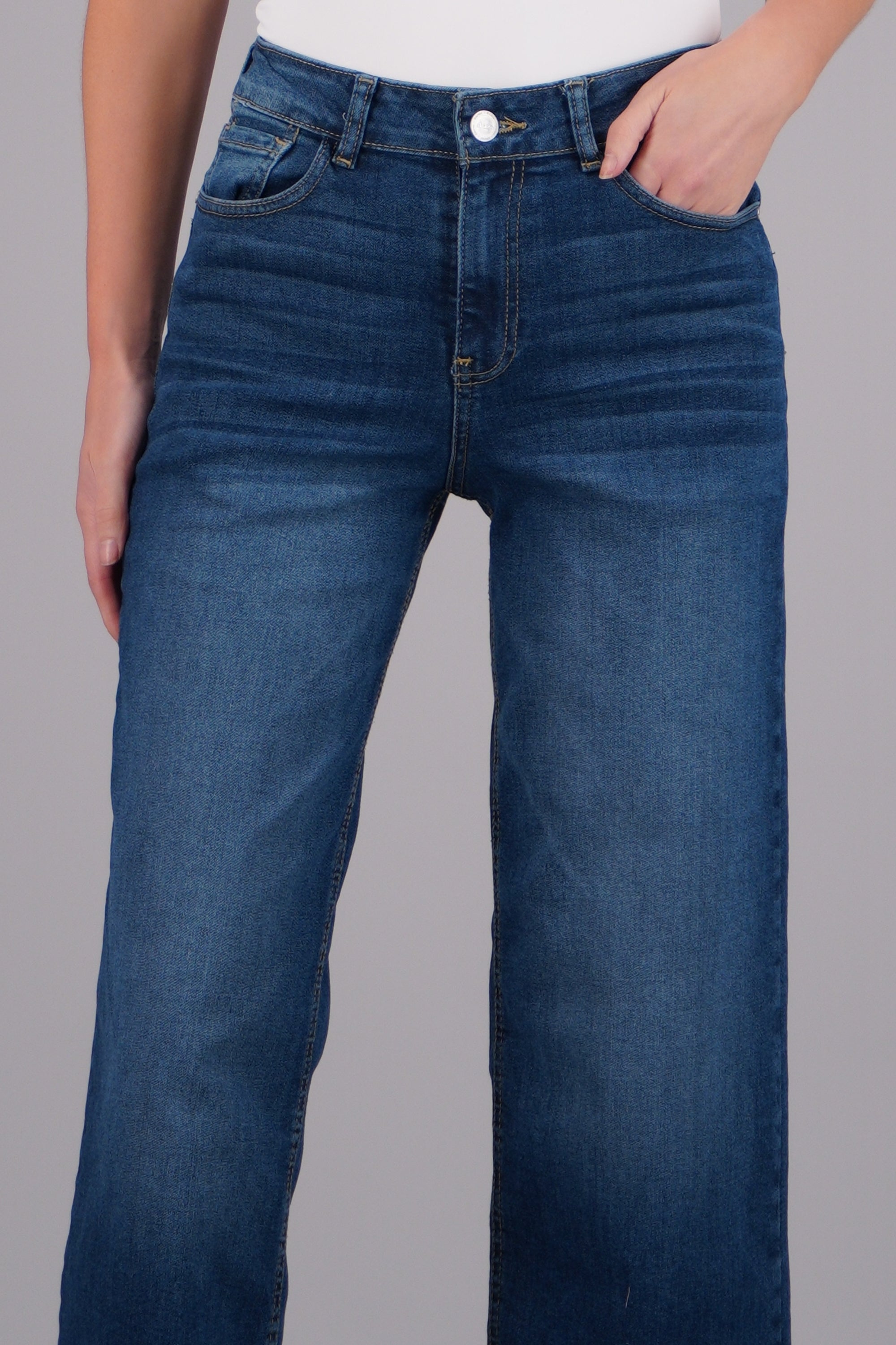 MEDIUM WASH