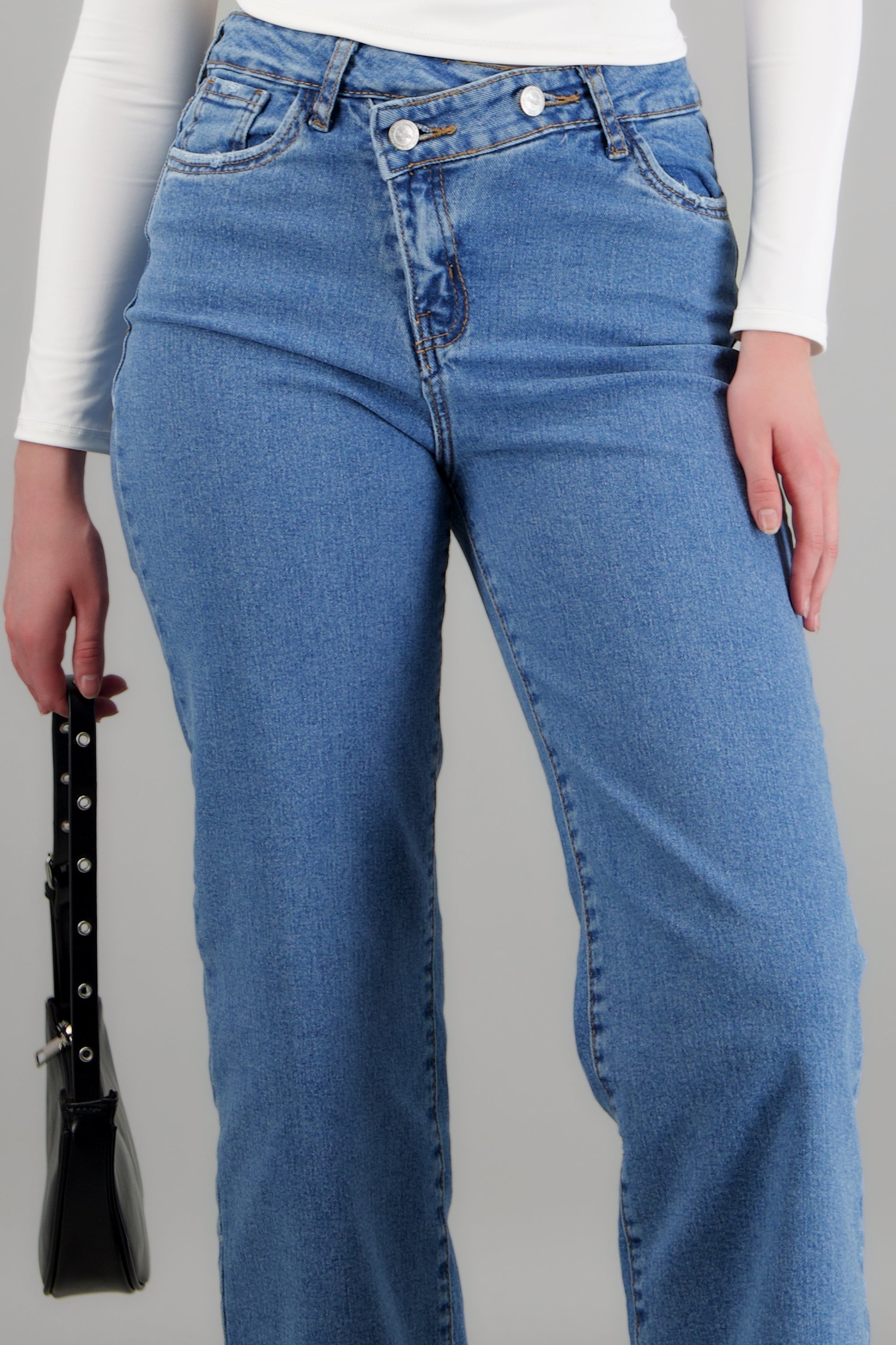 Jeans cropped pretina cruzada MEDIUM WASH