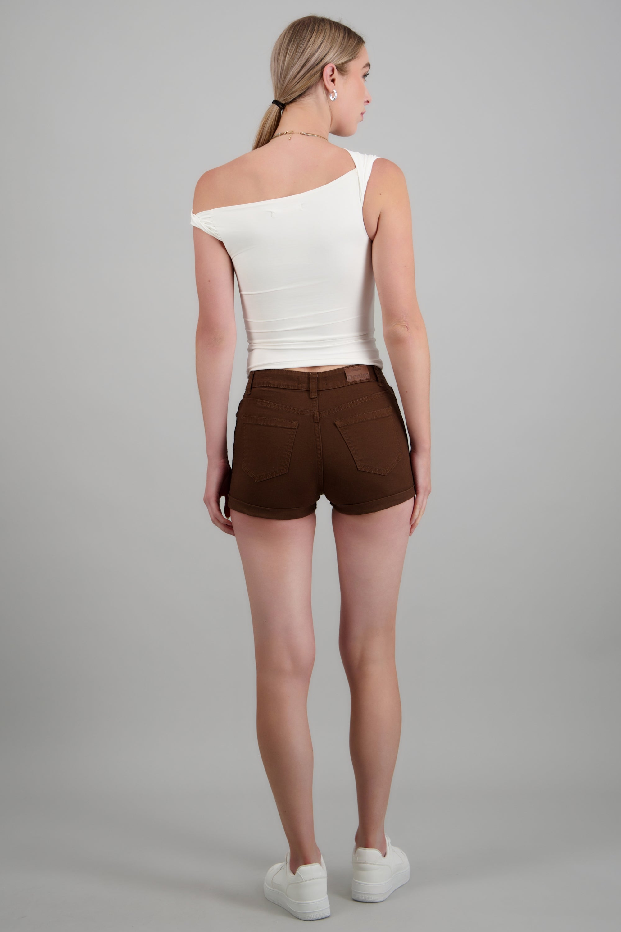 Mini shorts dobladillo CHOCOLATE