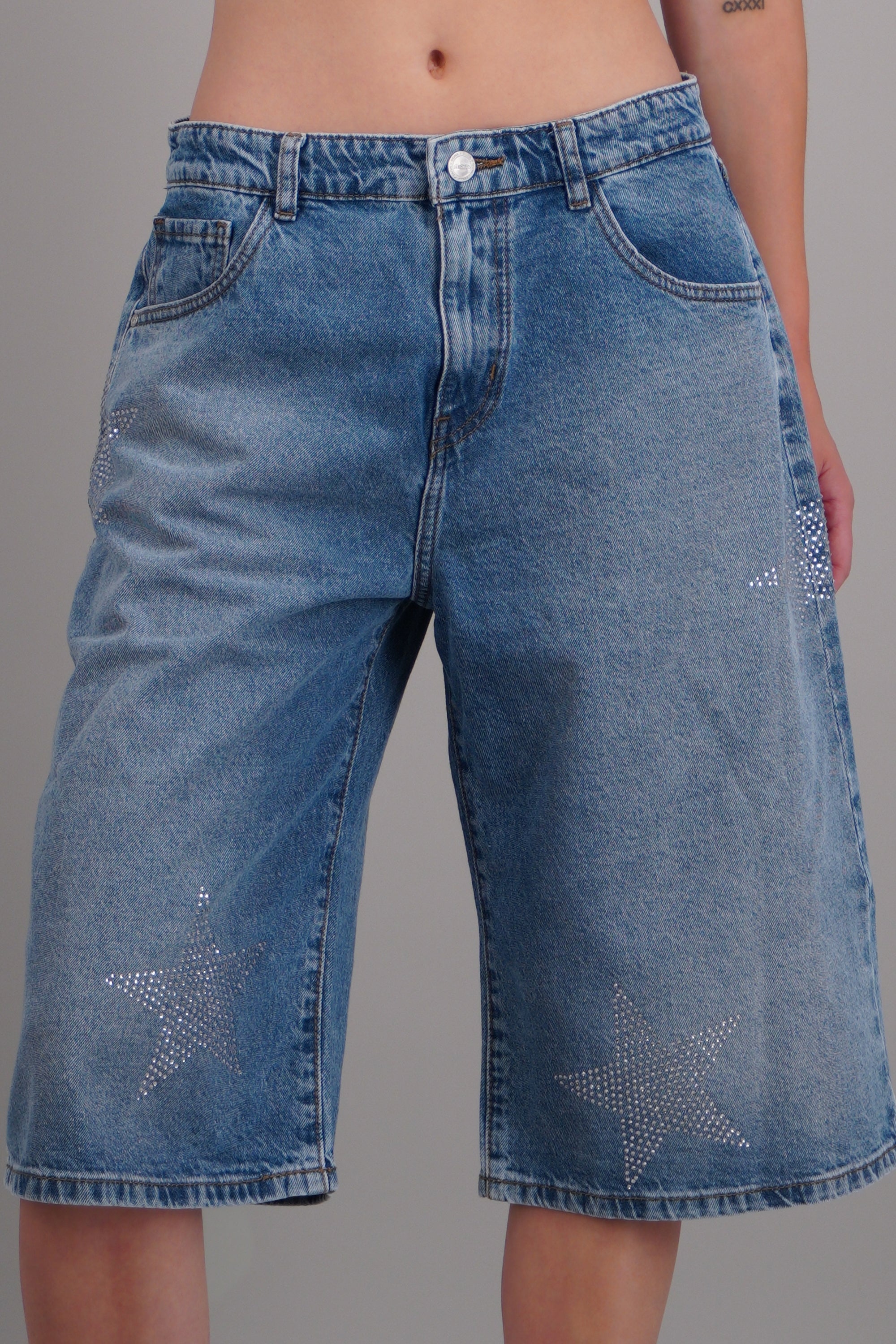 MEDIUM WASH