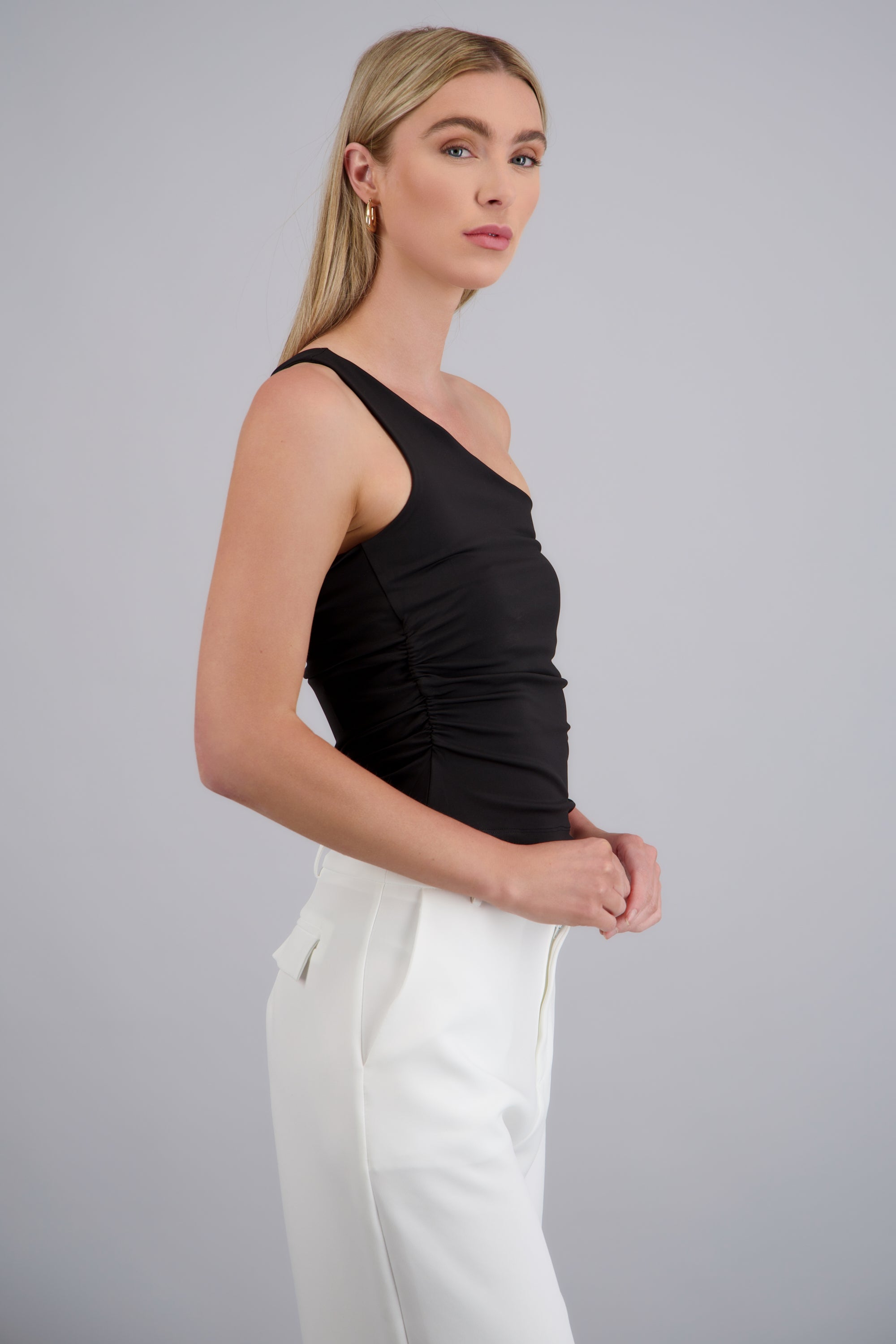 Top hombro asimétrico espalda descubierta NEGRO