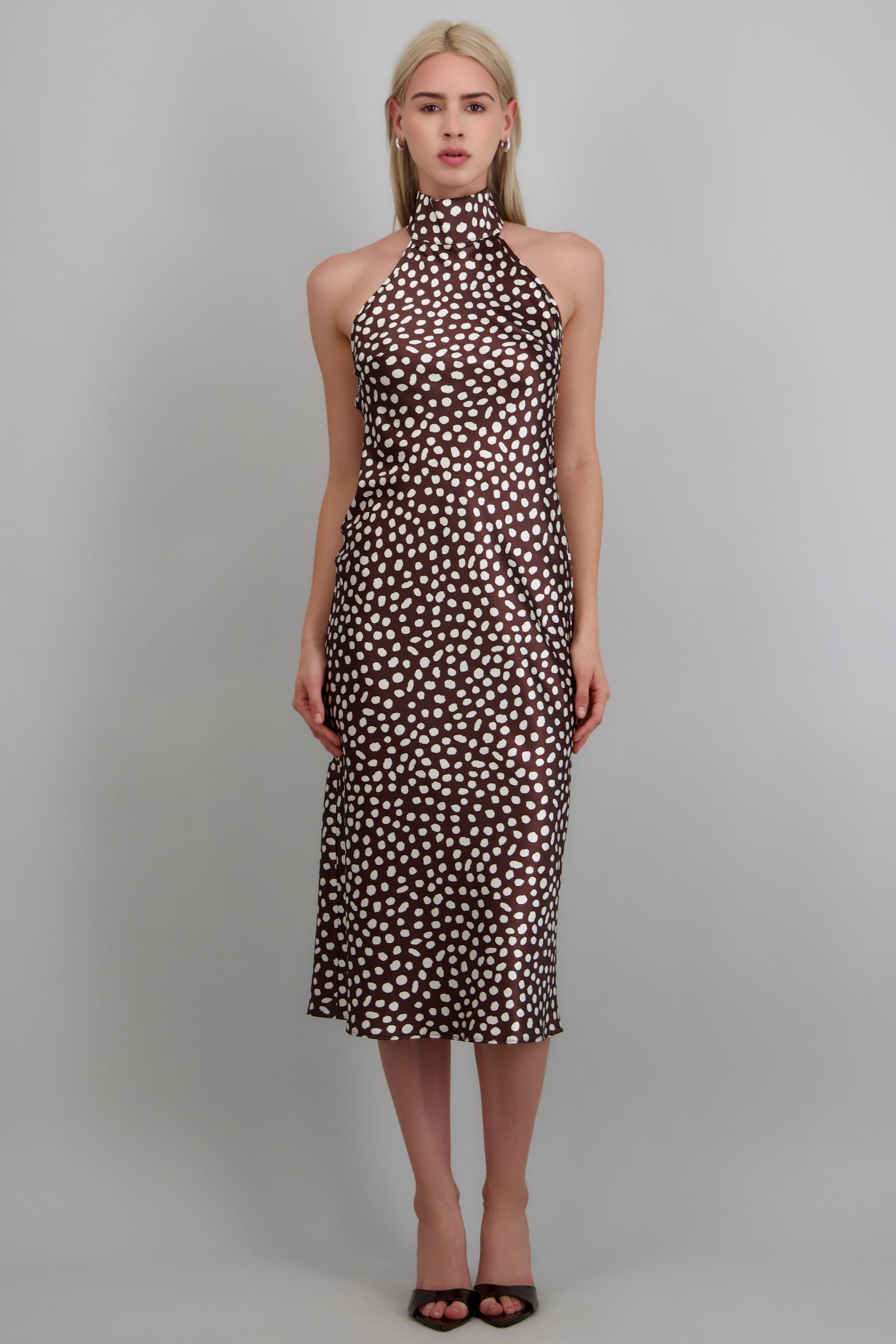 Vestido cuello alto amarre espalda polka dots CHOCOLATE