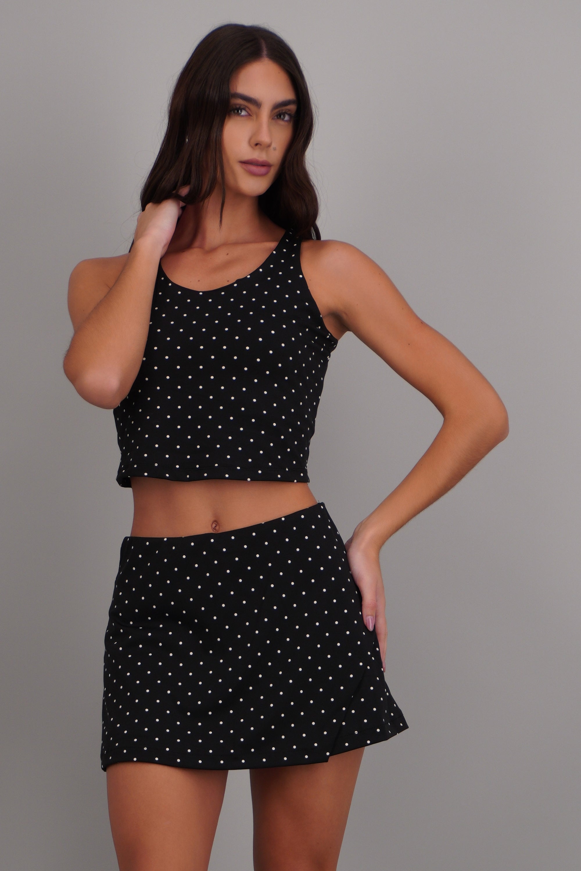 Top deportivo espalda cruzada polka dots NEGRO COMBO
