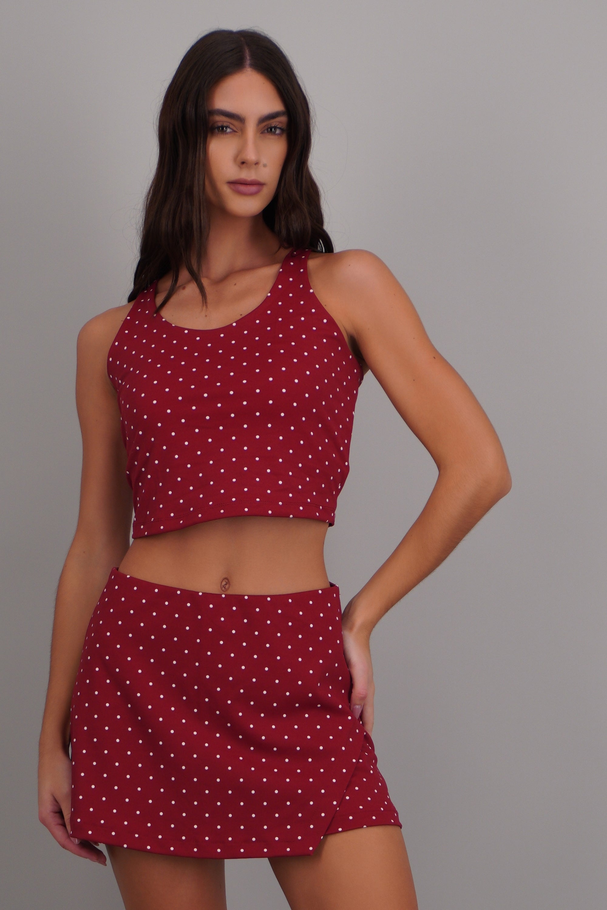 Top deportivo espalda cruzada polka dots ROJO COMBO