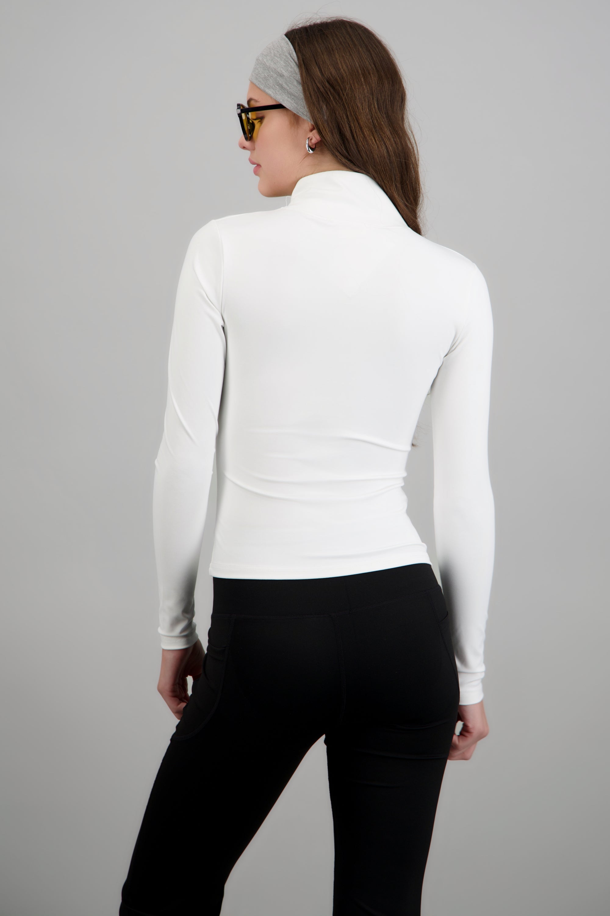 Chamarra deportiva detalle costuras BLANCO
