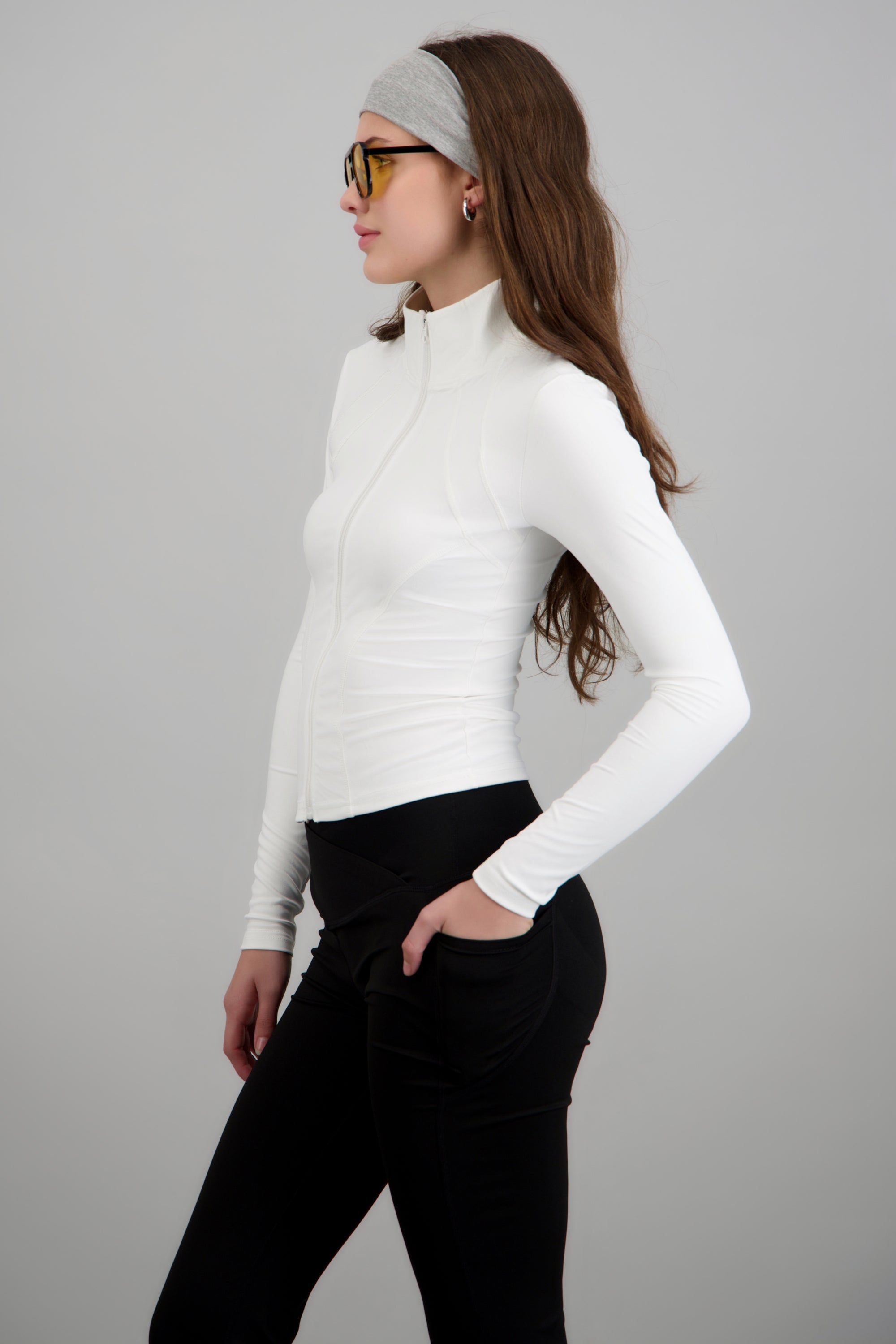 Chamarra deportiva detalle costuras BLANCO