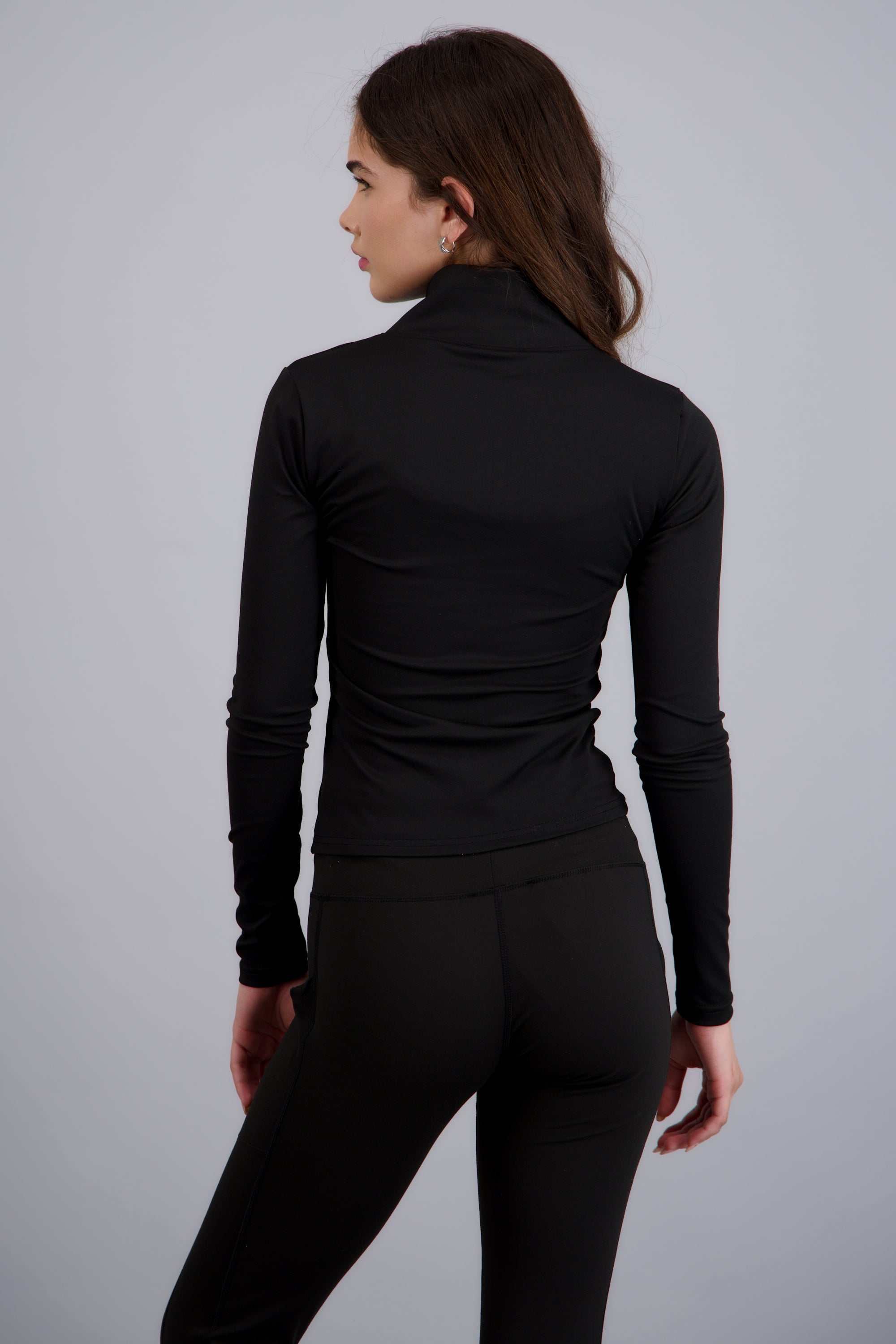 Chamarra deportiva detalle costuras NEGRO