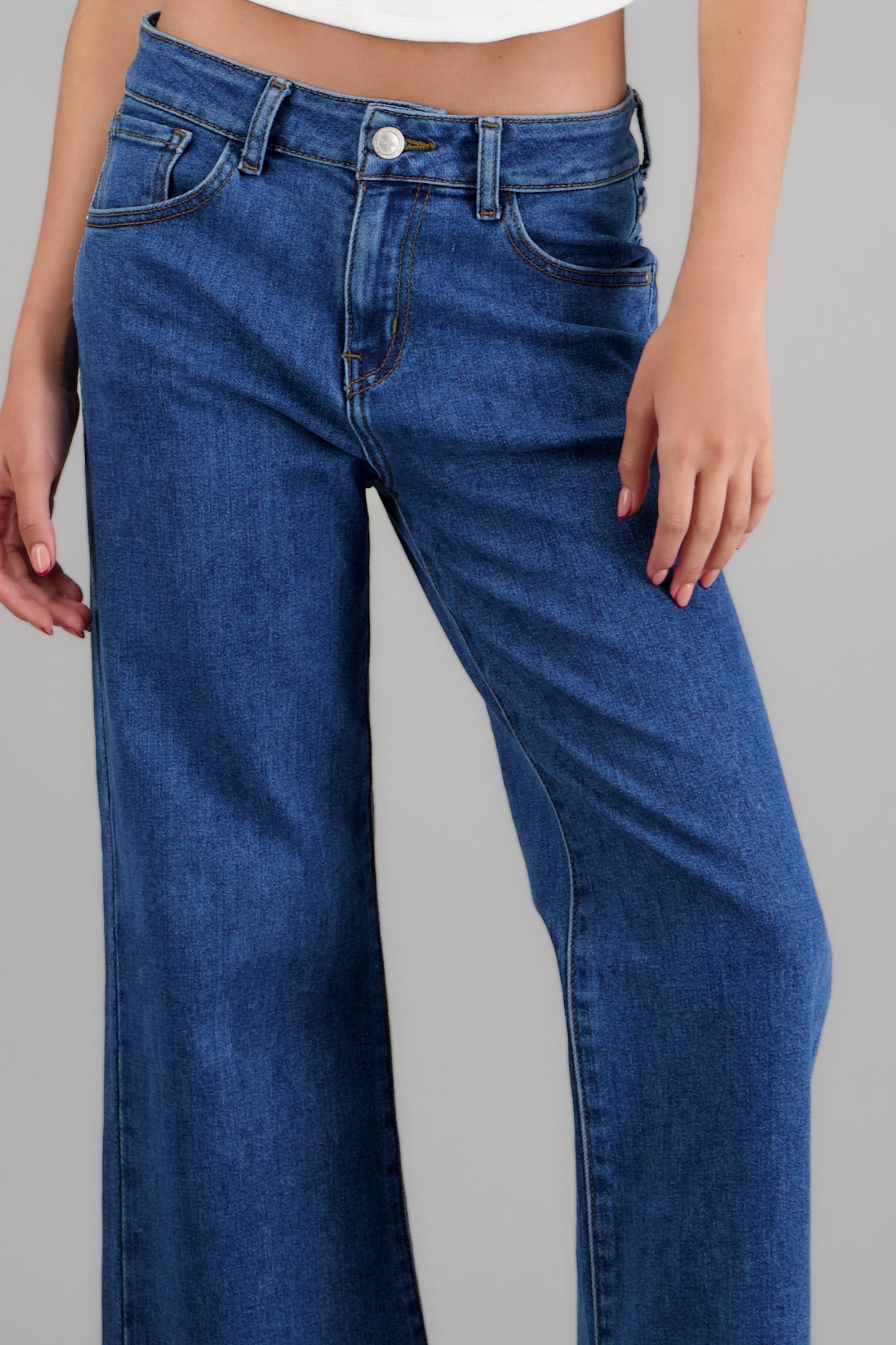 MEDIUM WASH