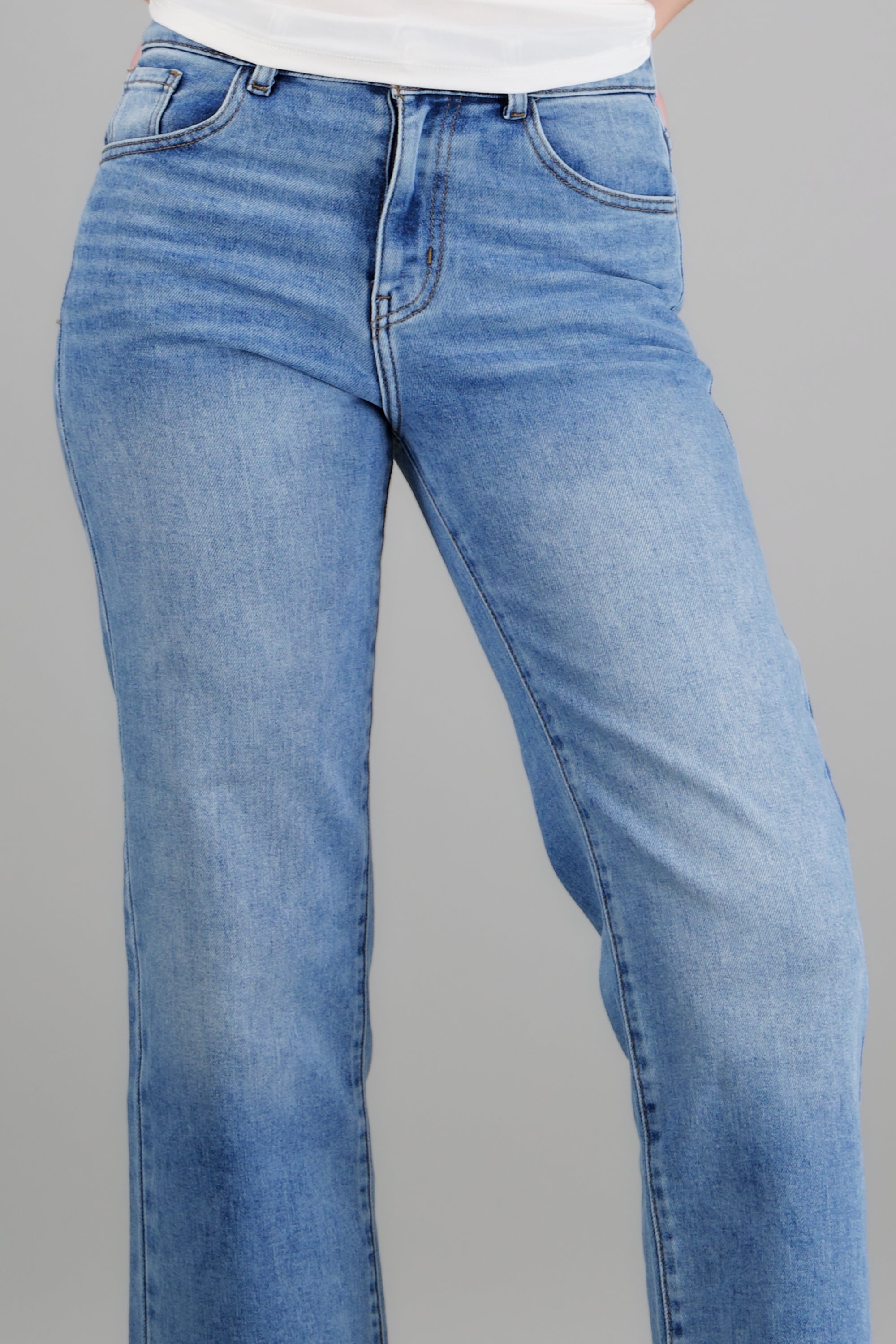MEDIUM WASH